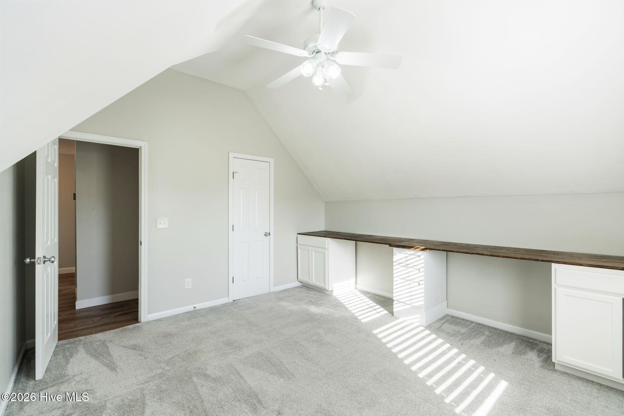 100558662 | Photo 51