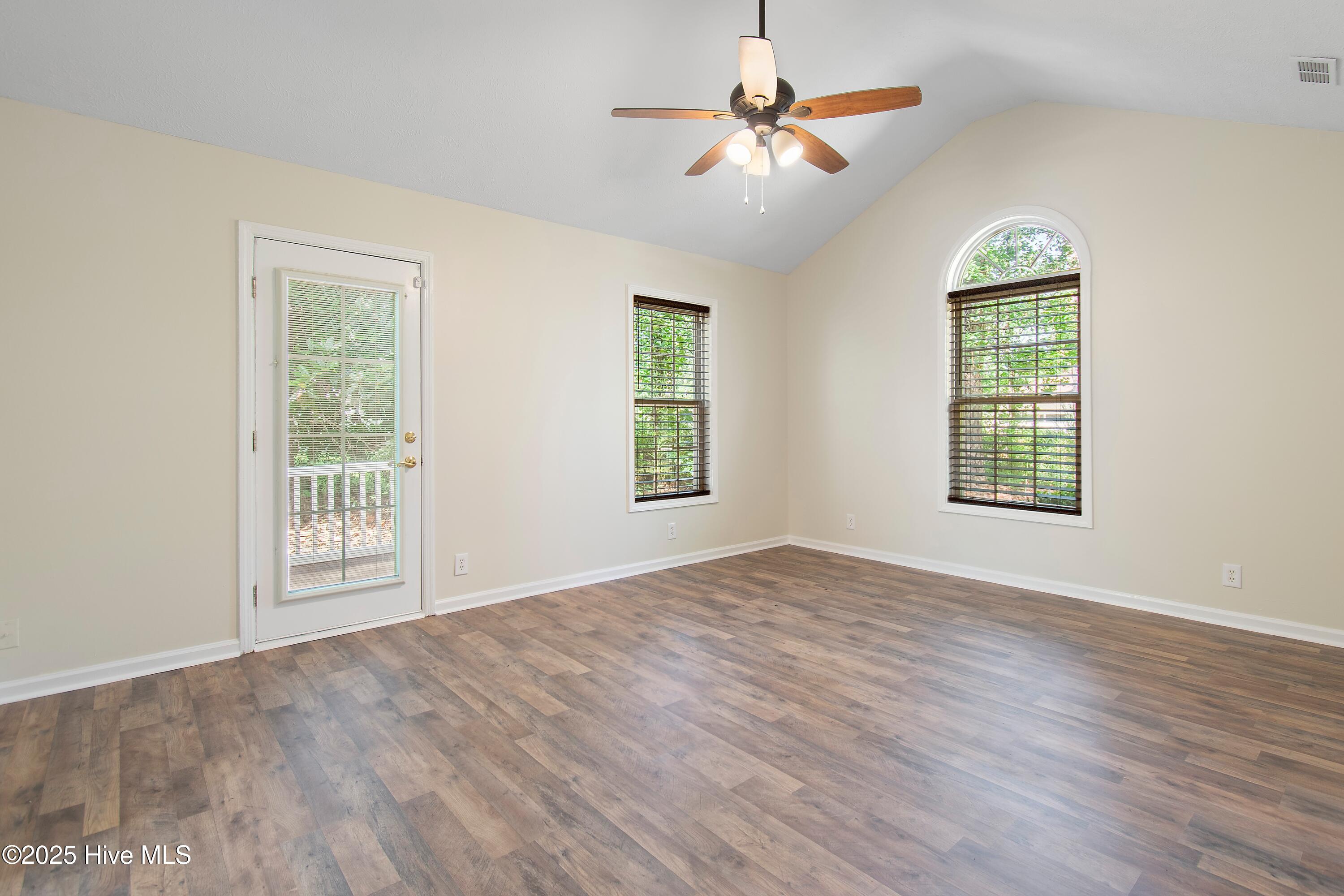 100515628 | Photo 21