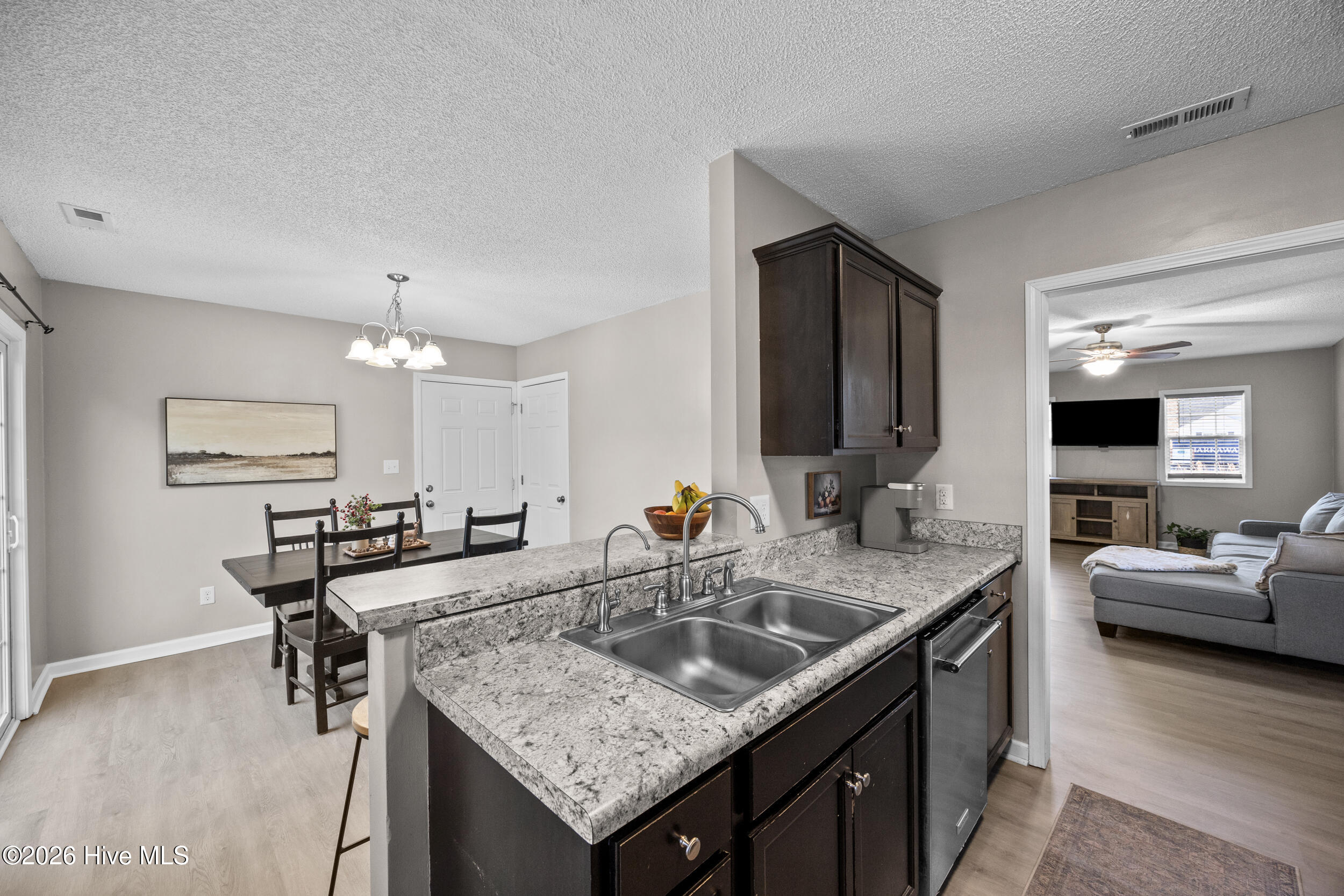 100554193 | Photo 11