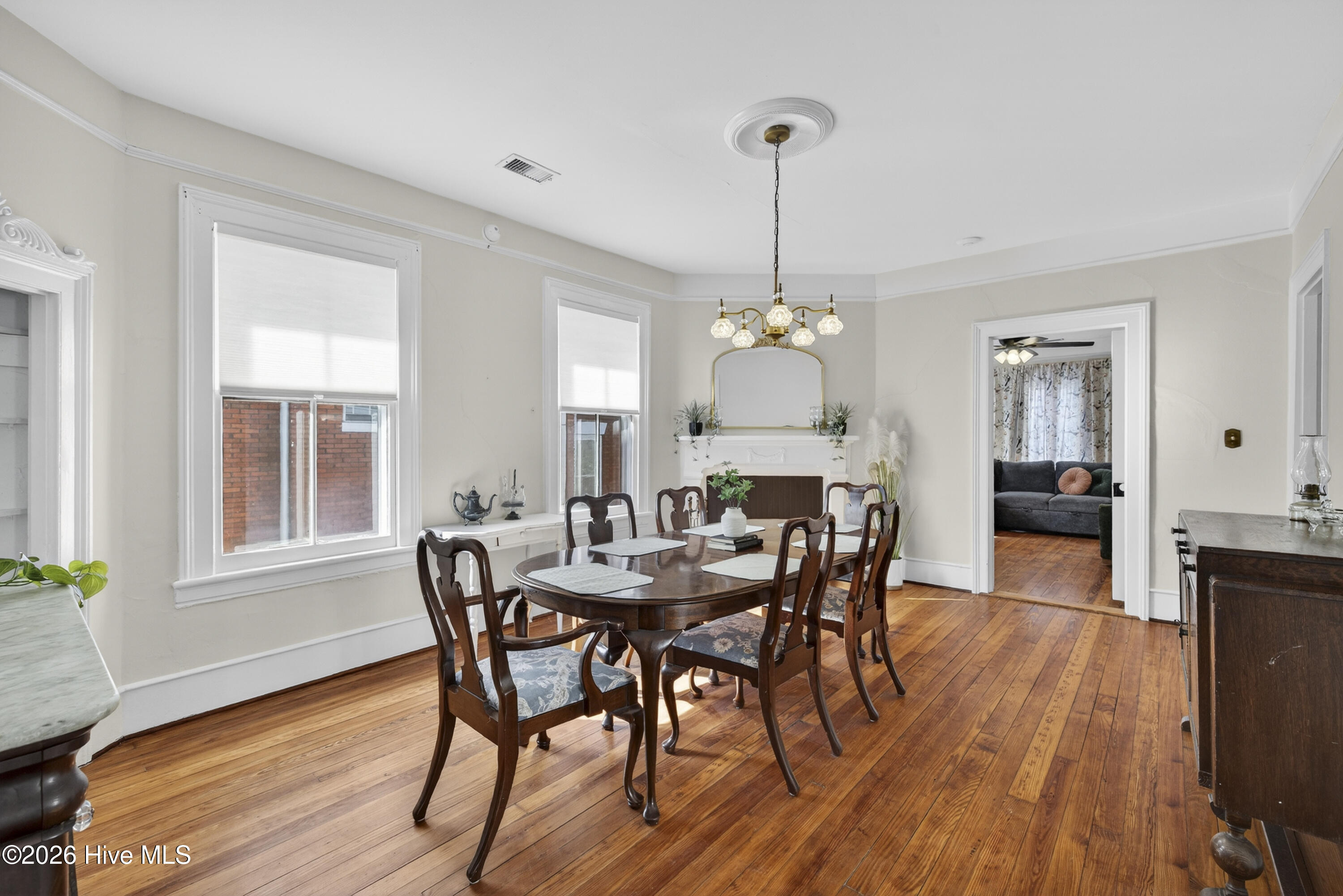 100555713 | Photo 32