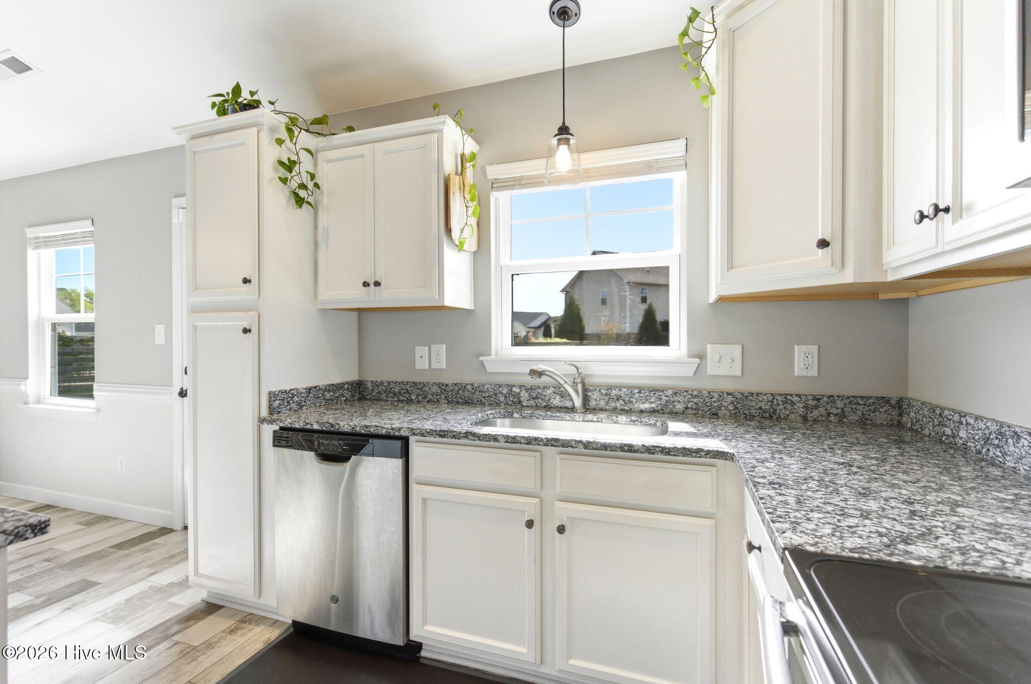 100568951 | Photo 20