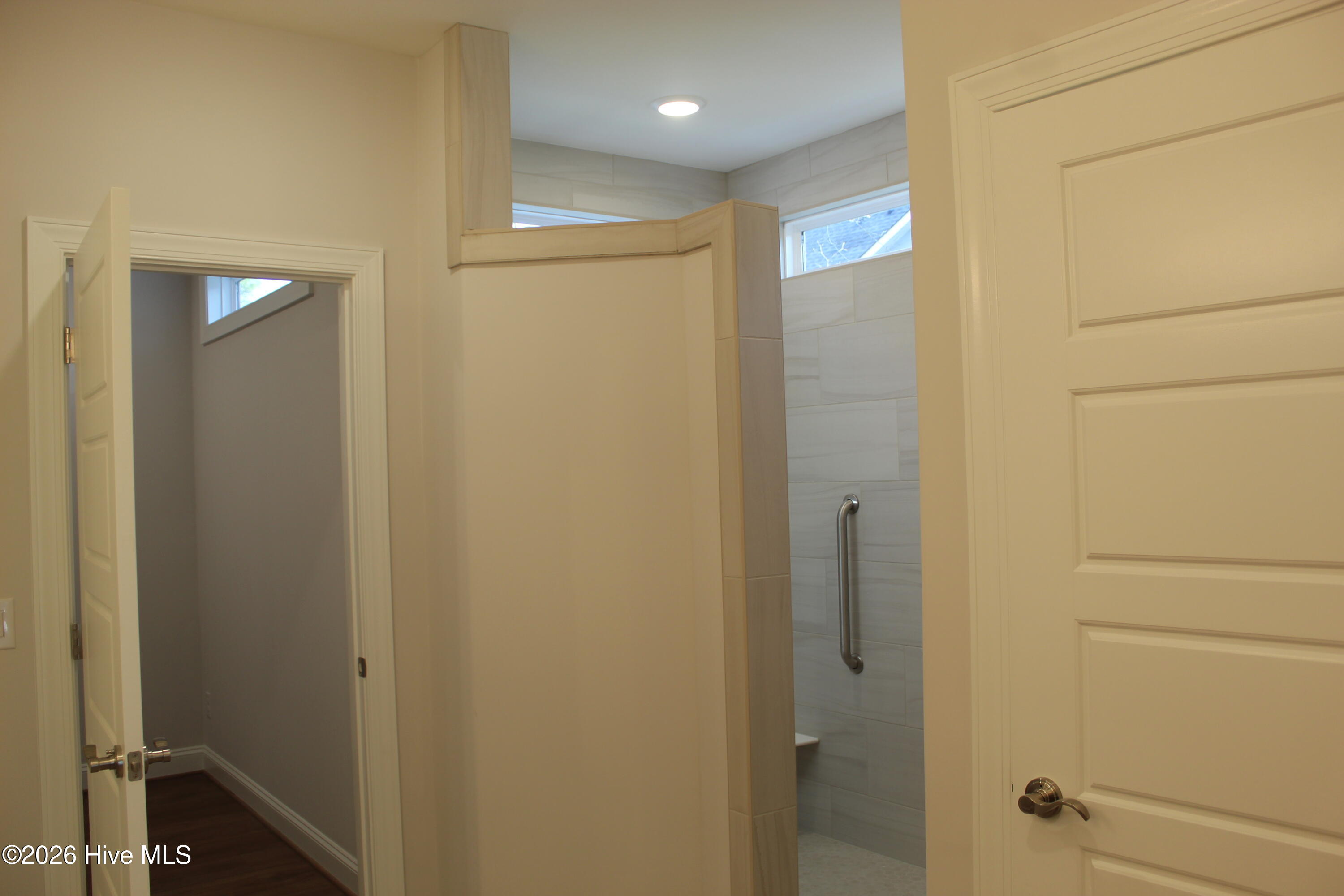 100536128 | Photo 17