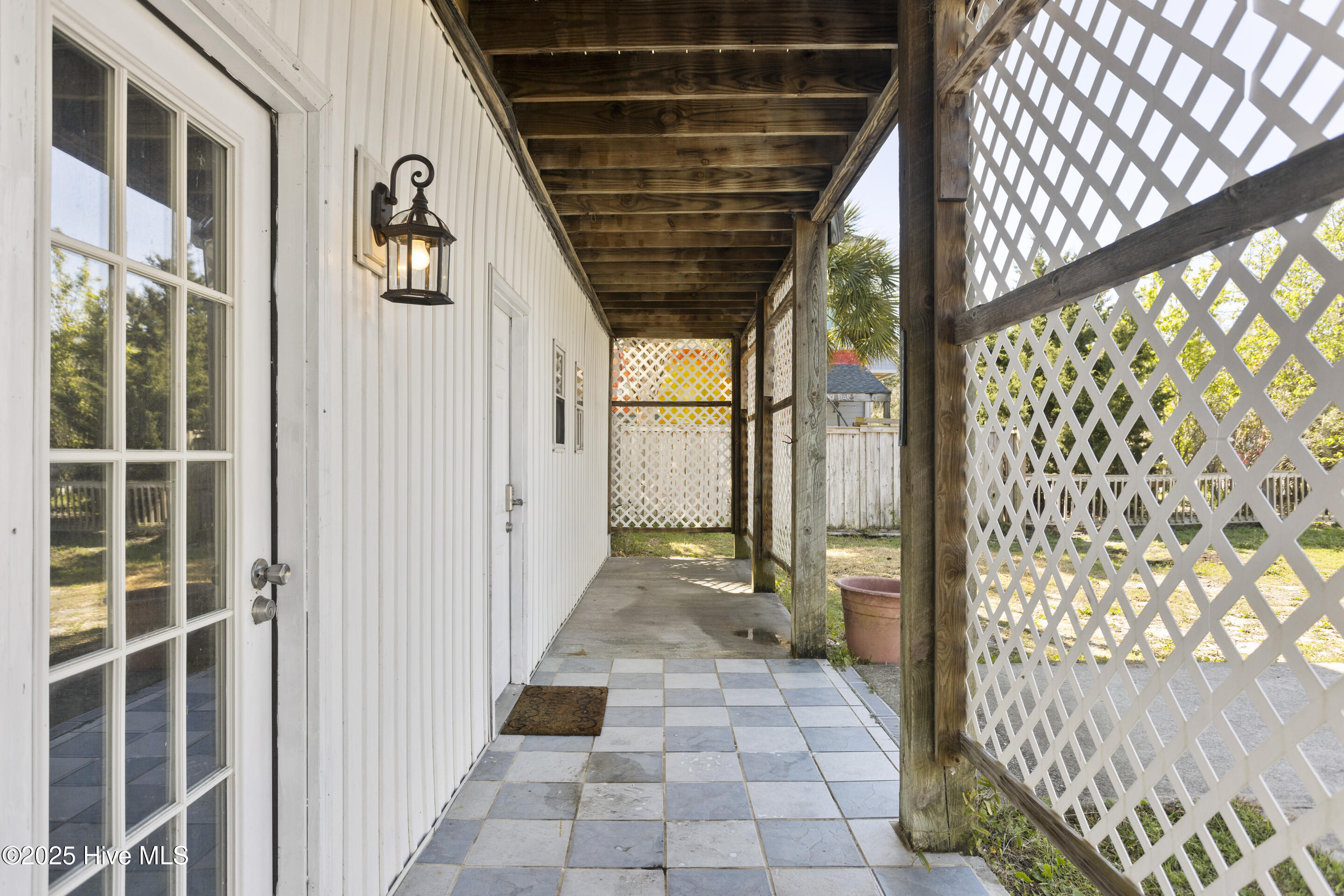 100548338 | Photo 37