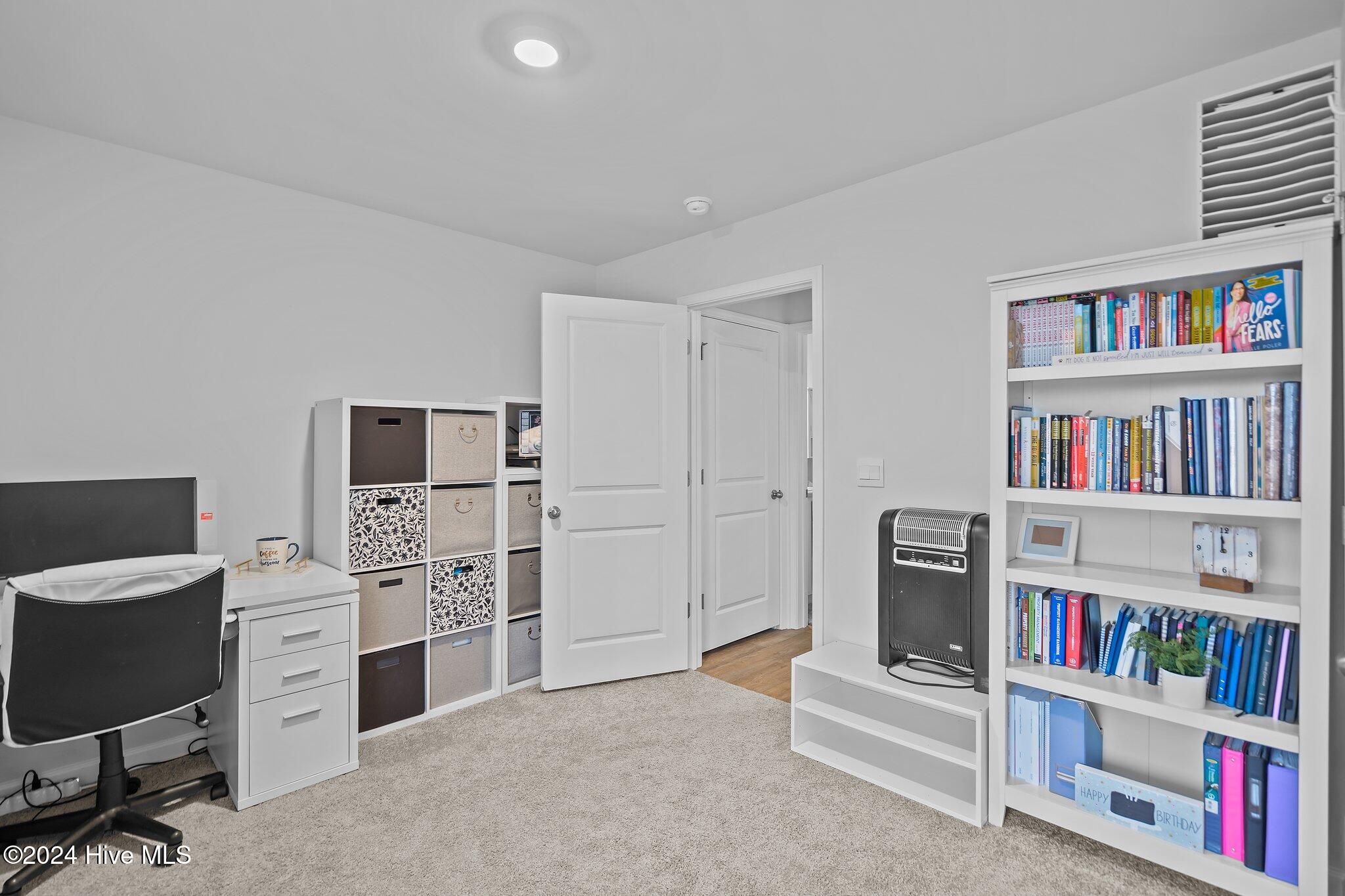 100557266 | Photo 16