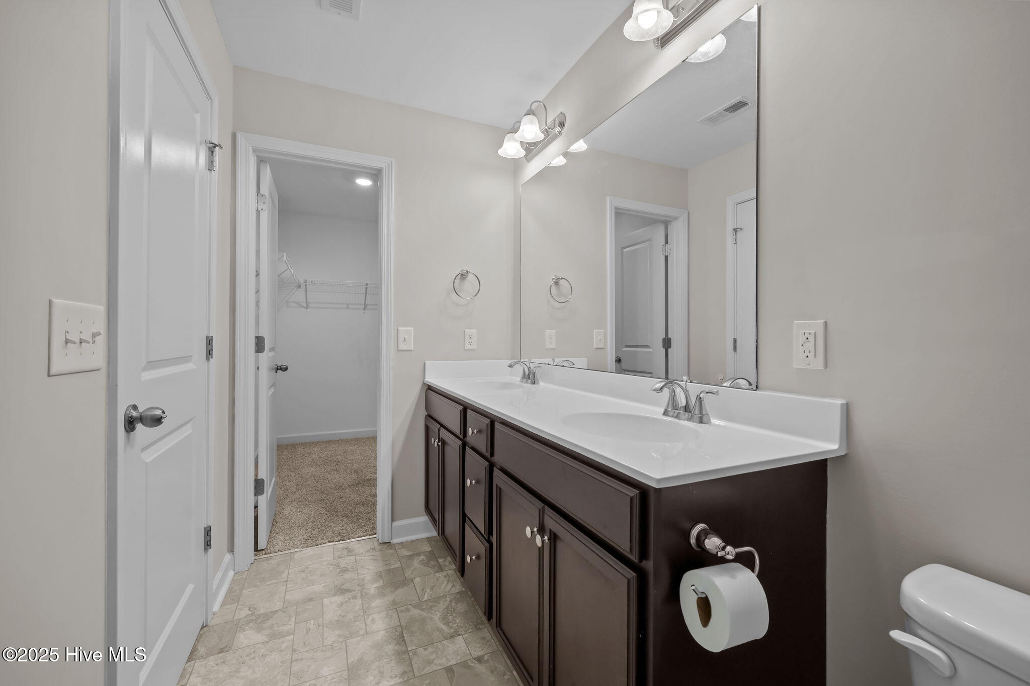 100549921 | Photo 27