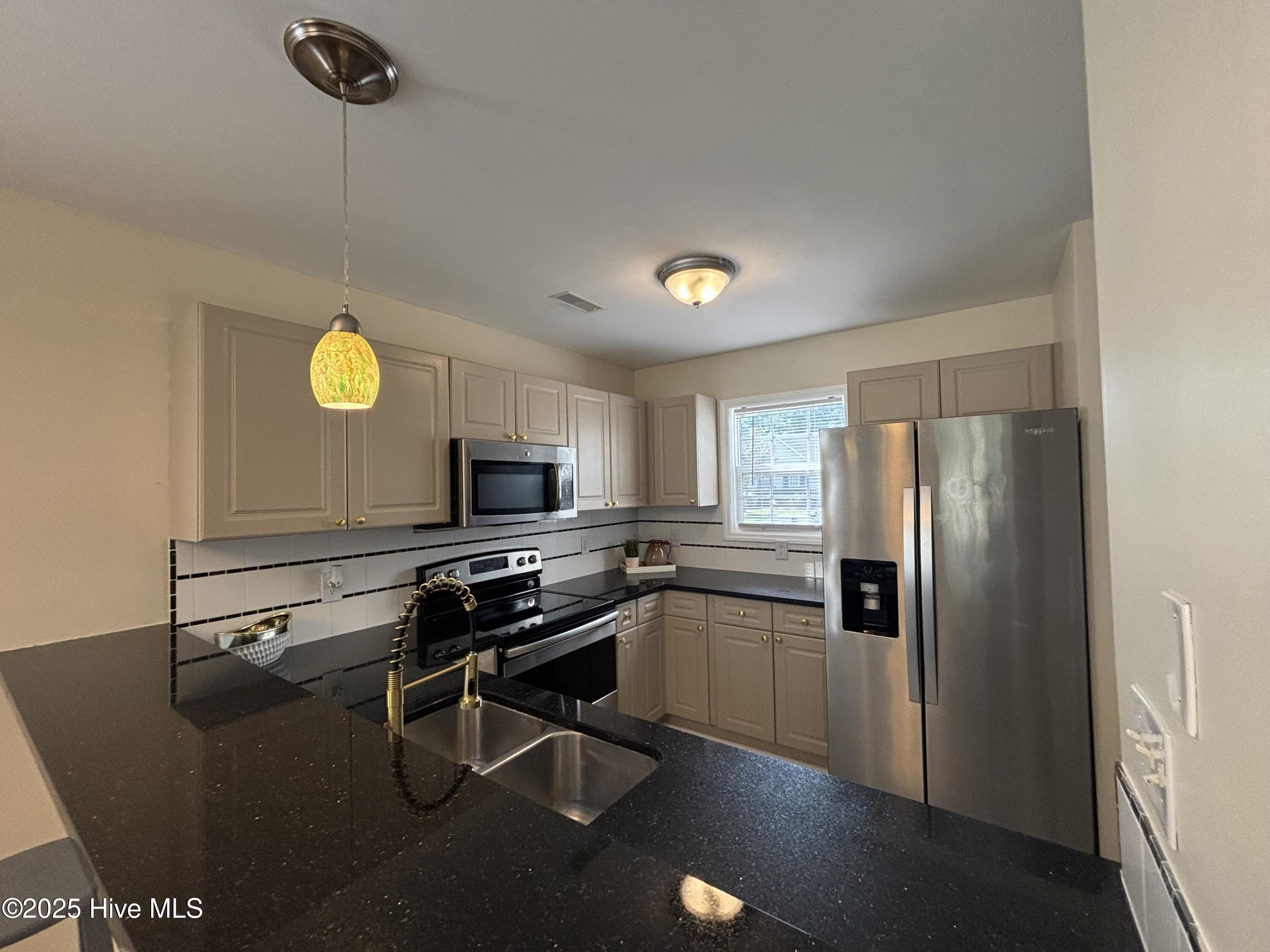 100522436 | Photo 13