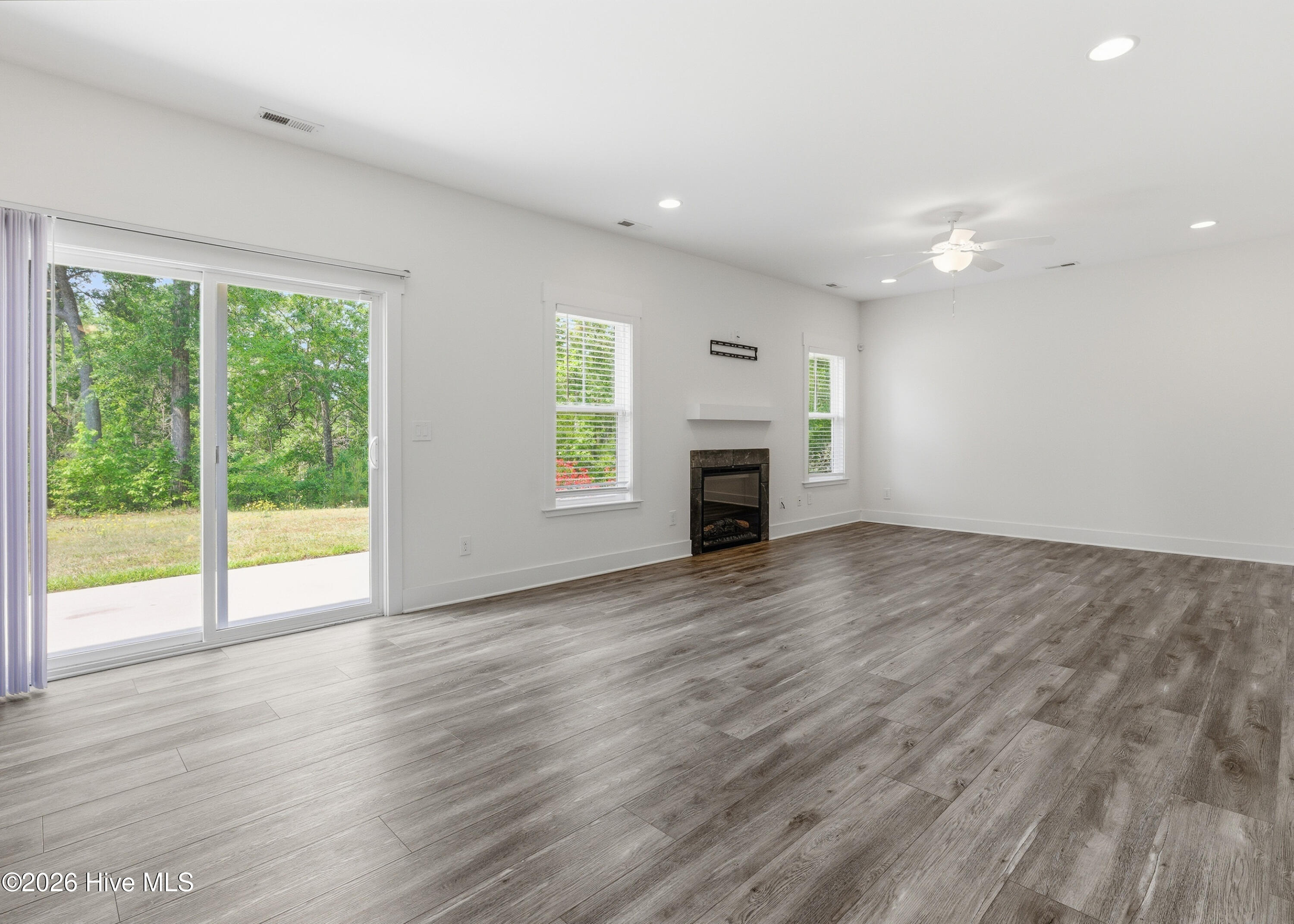 100570577 | Photo 11