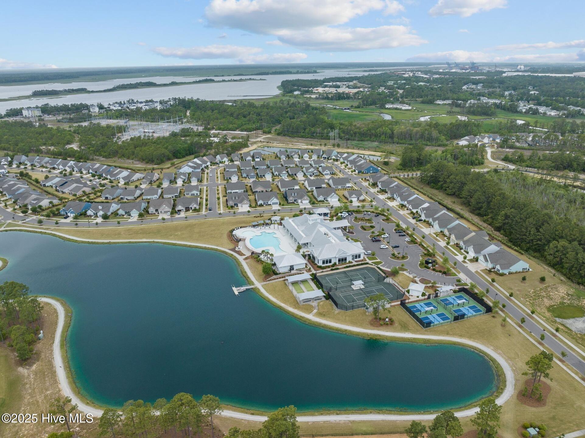 100528063 | Photo 55