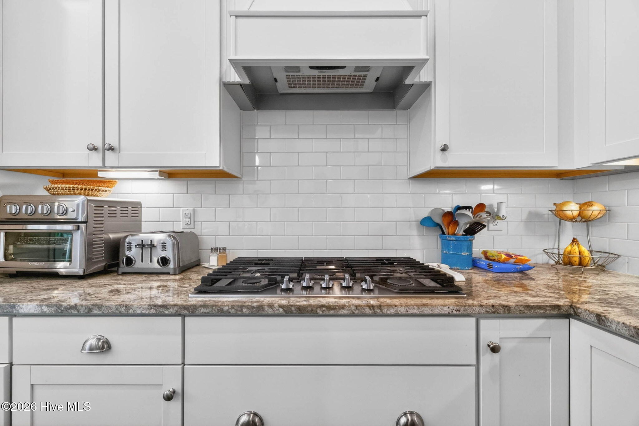 100567275 | Photo 23