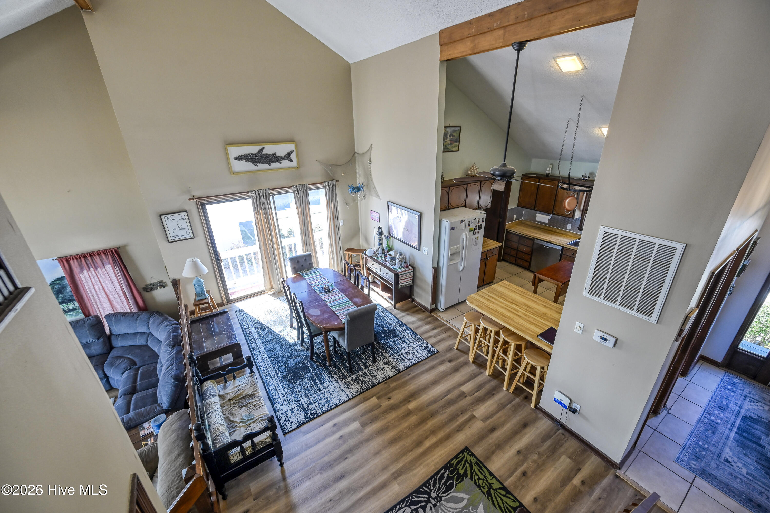 100557799 | Photo 24