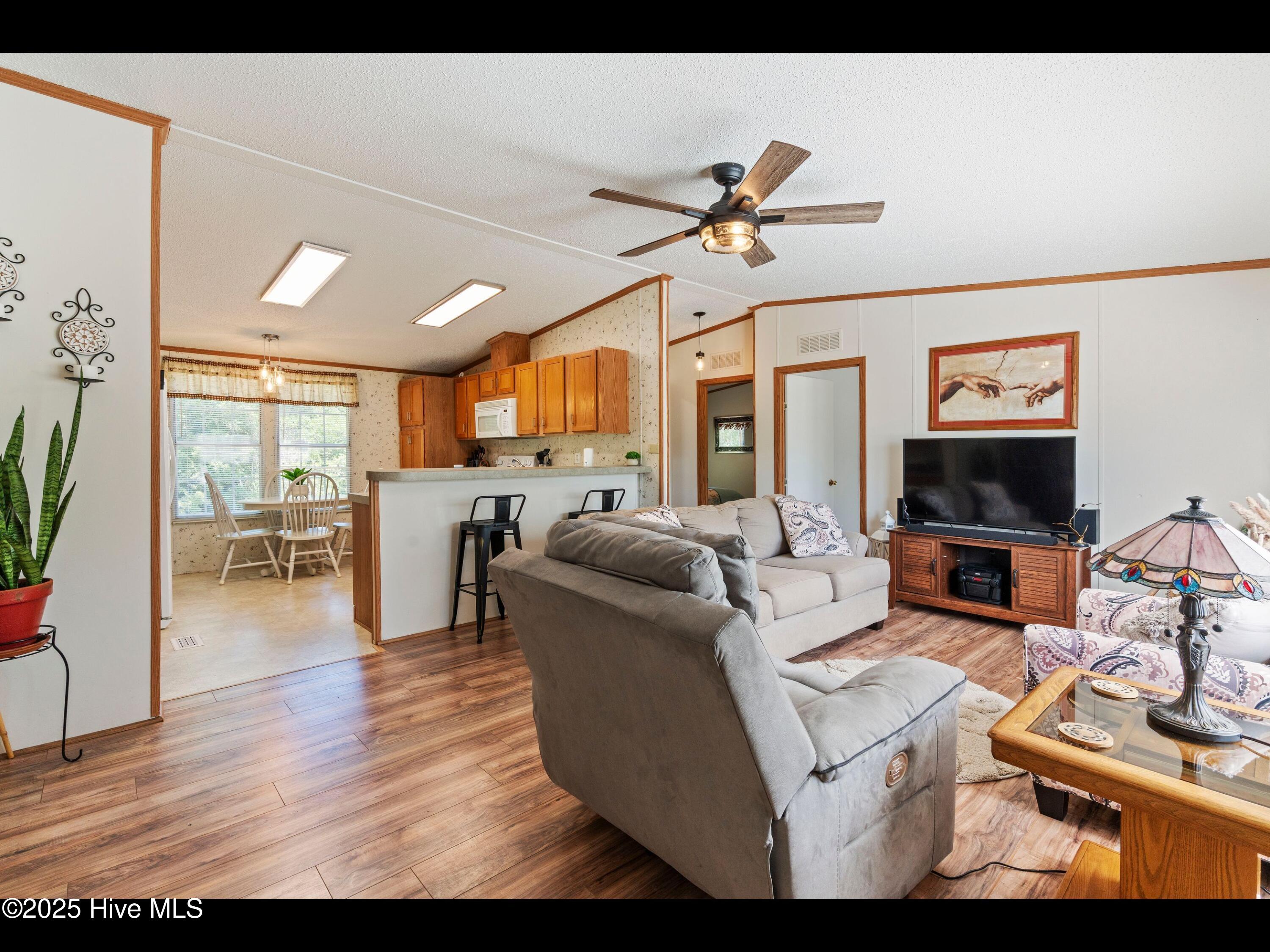 100516812 | Photo 14