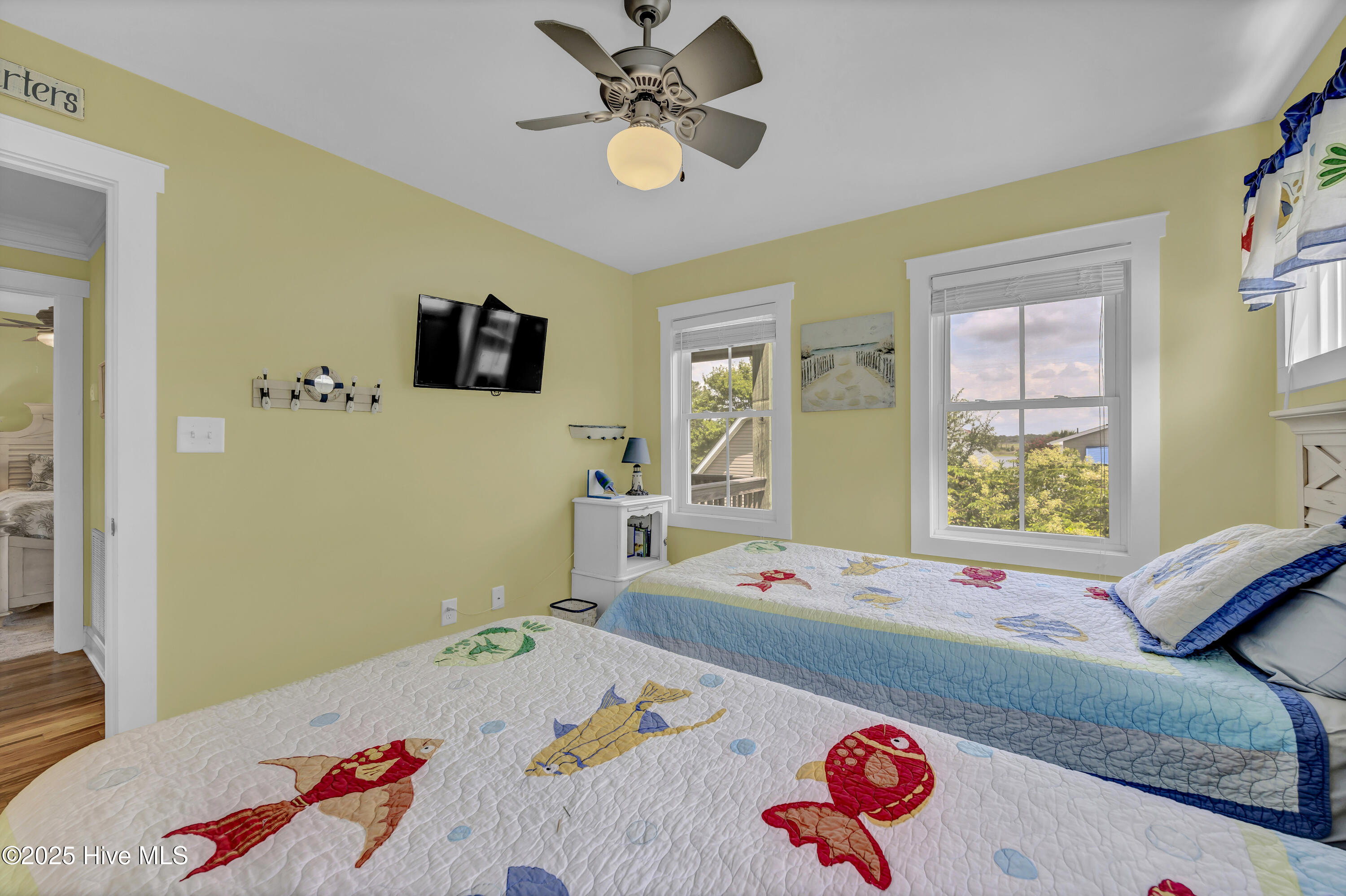 100522318 | Photo 23