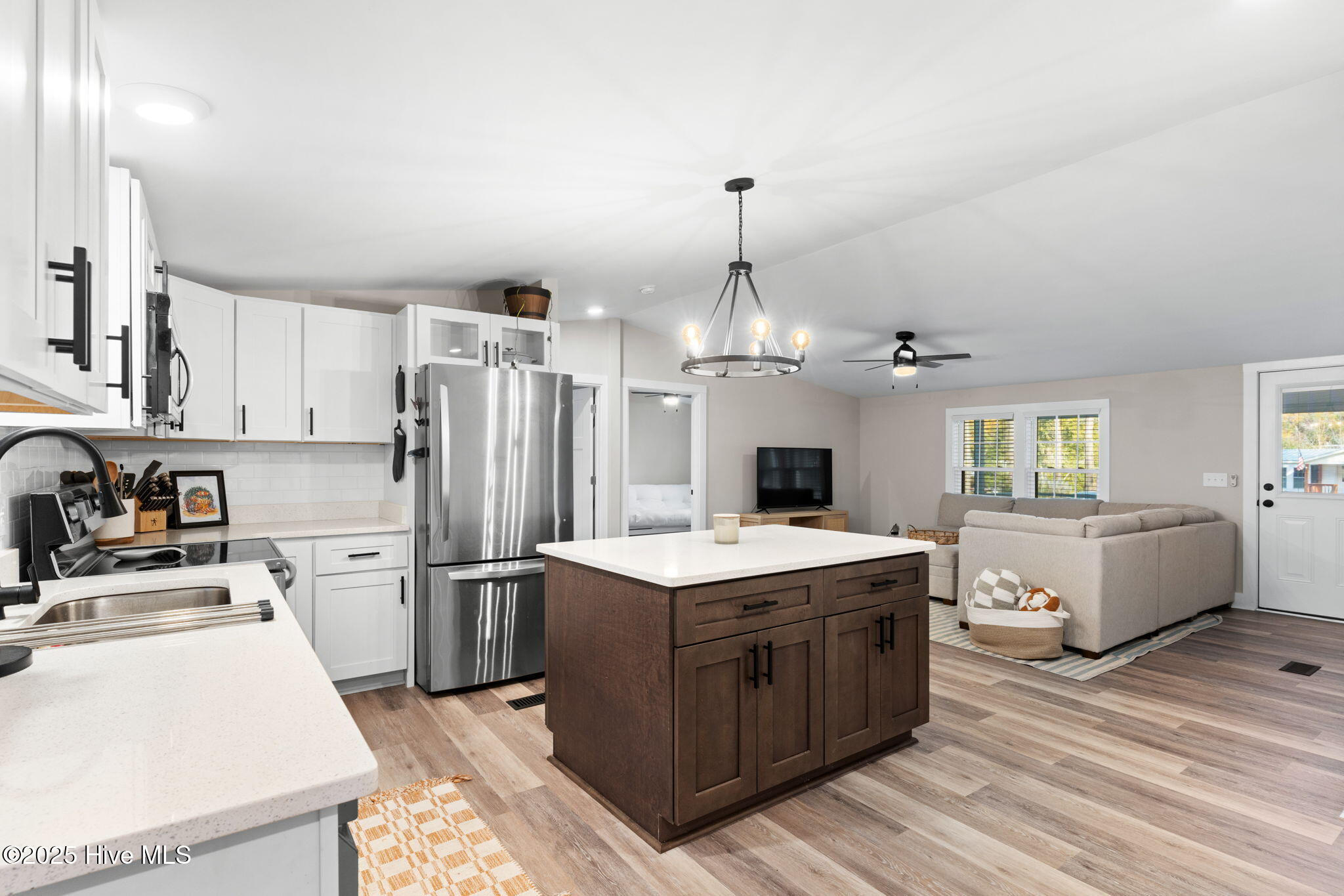 100545066 | Photo 12