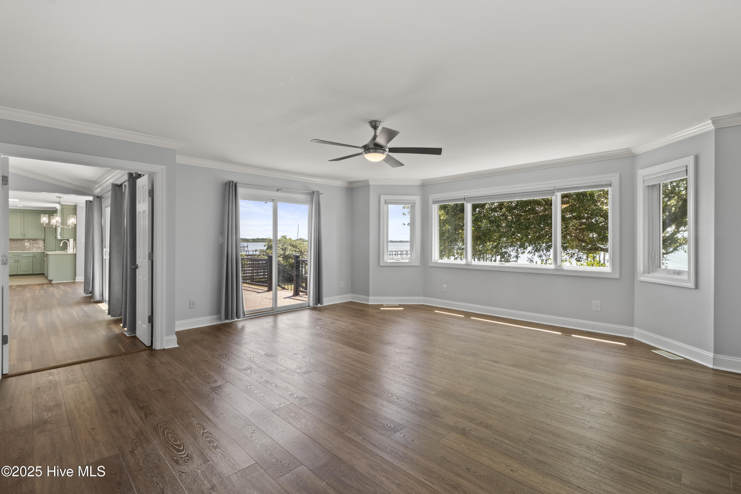 100556358 | Photo 45