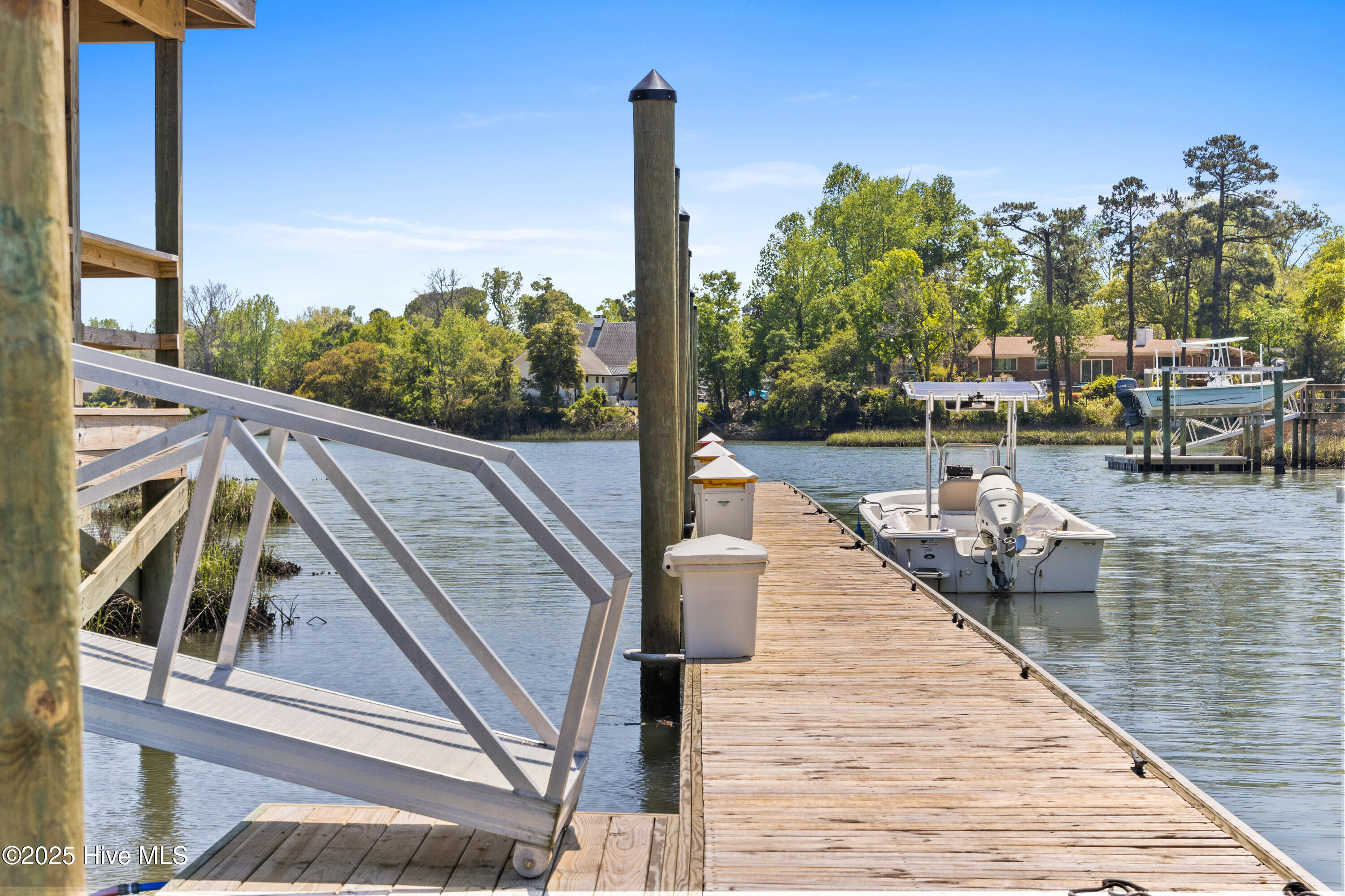 100496270 | Photo 23