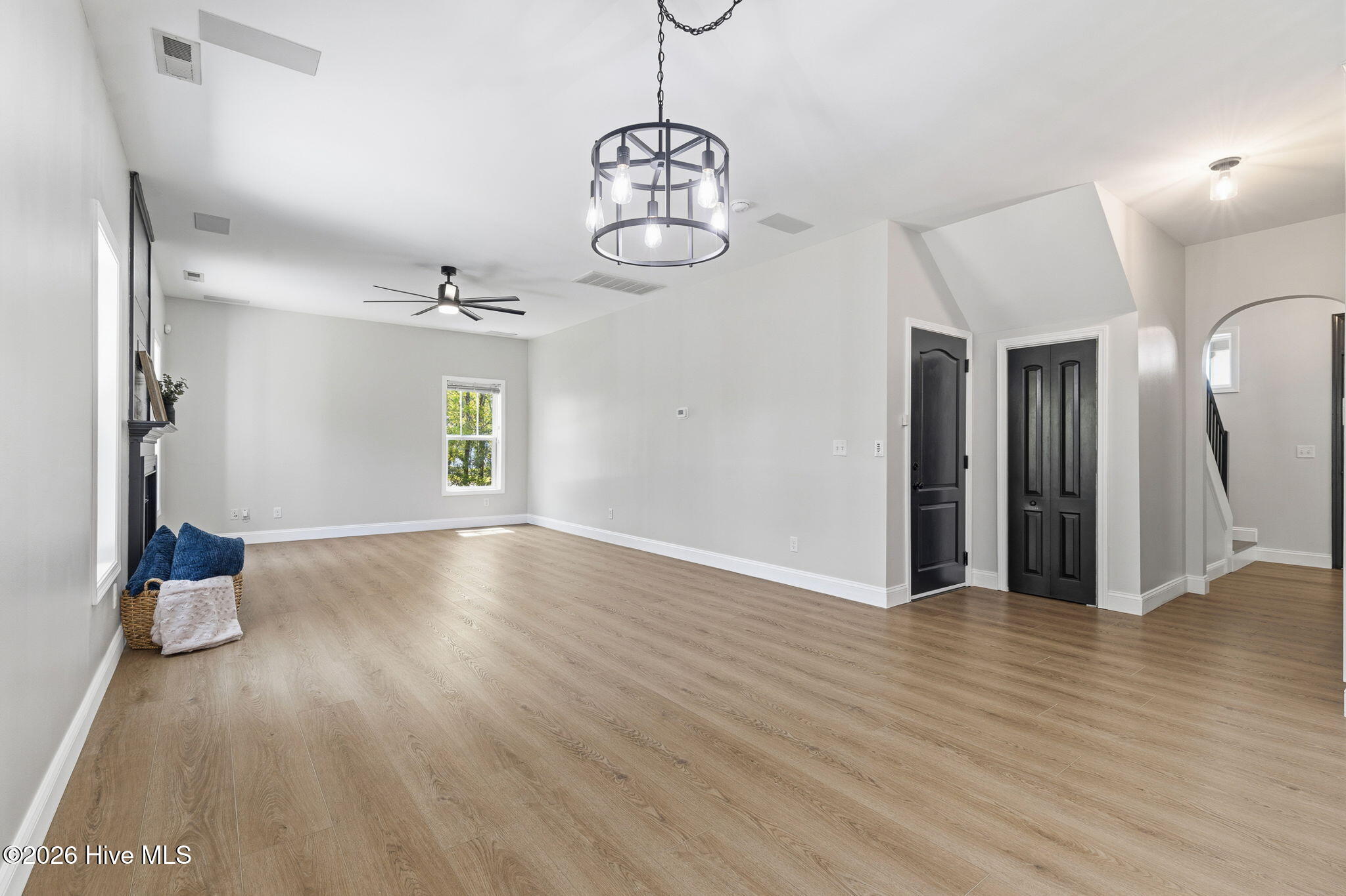 100566874 | Photo 11