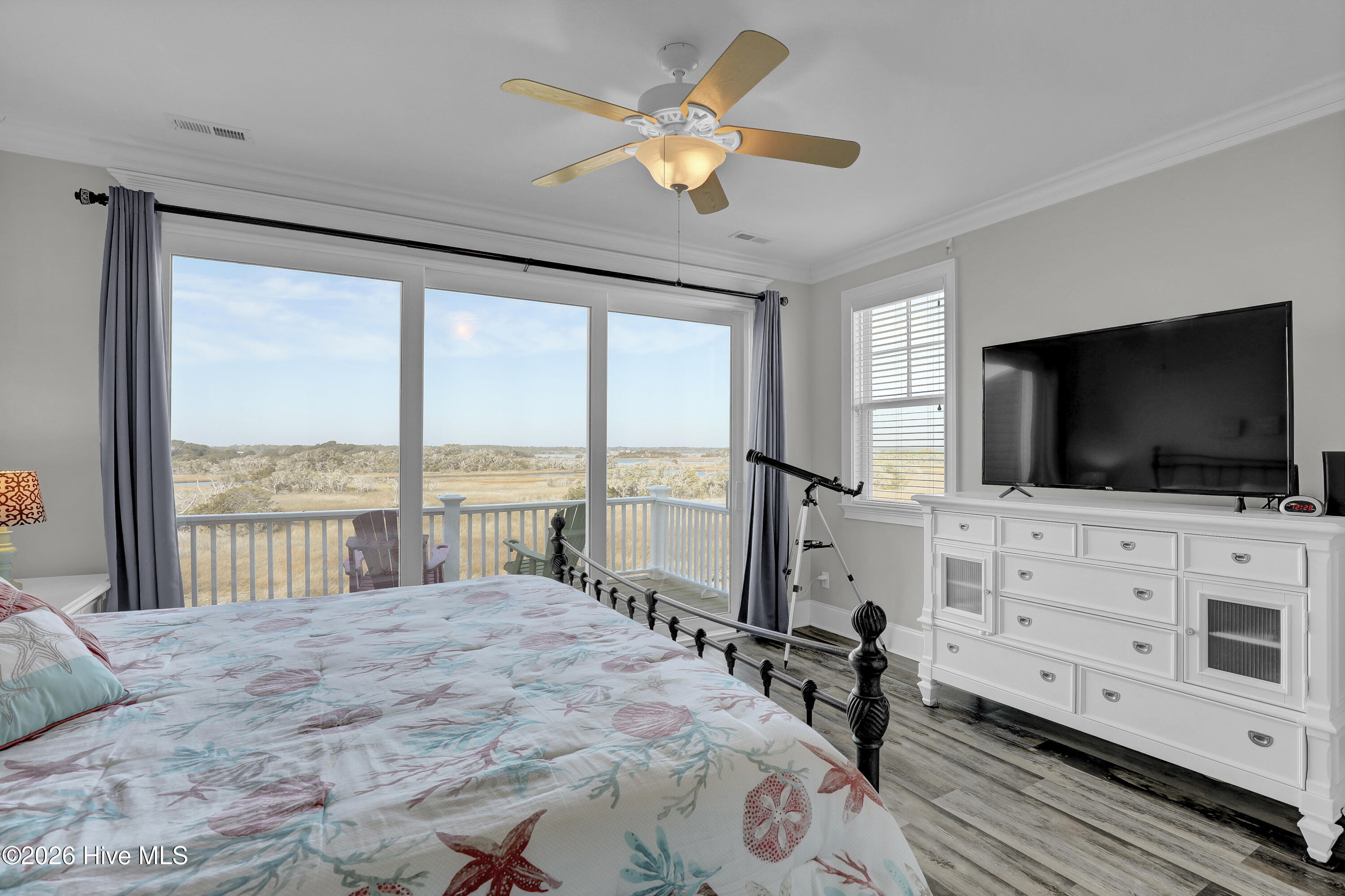 100548325 | Photo 15