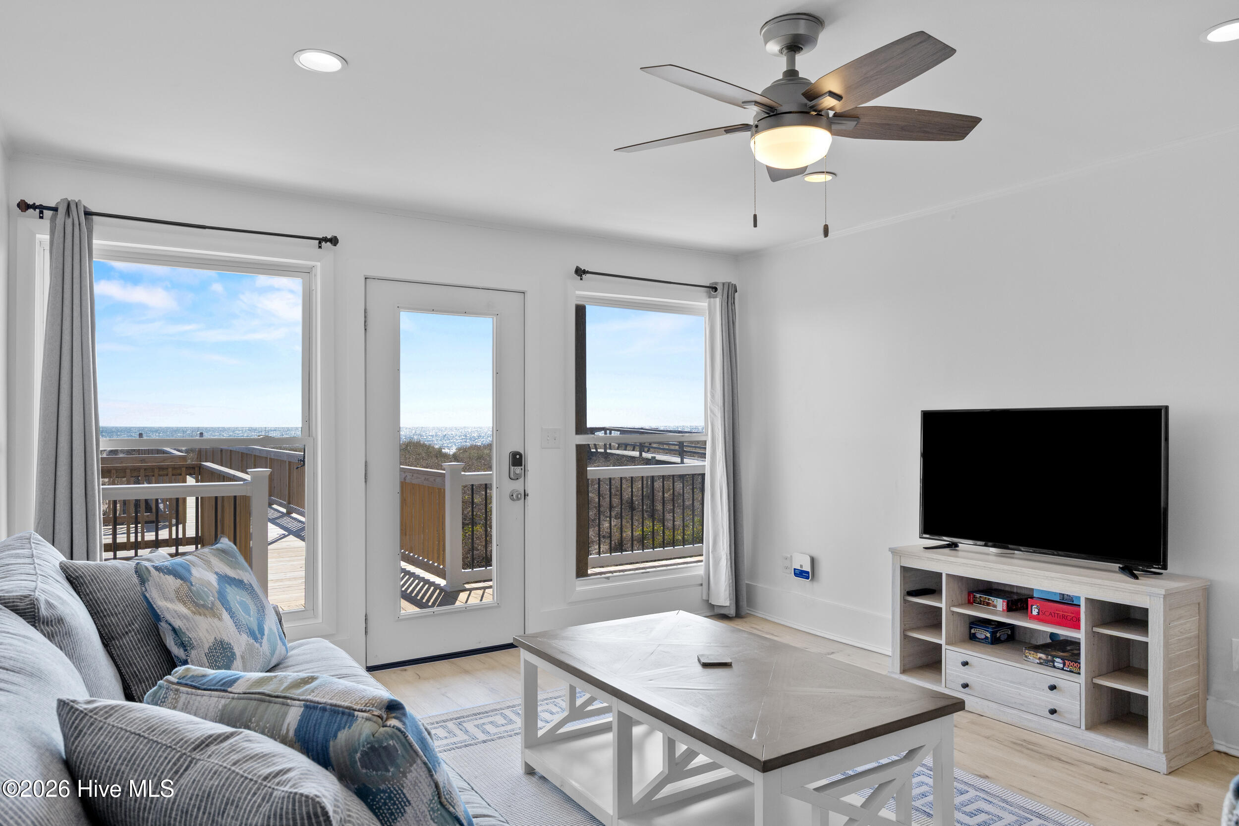 100561648 | Photo 45