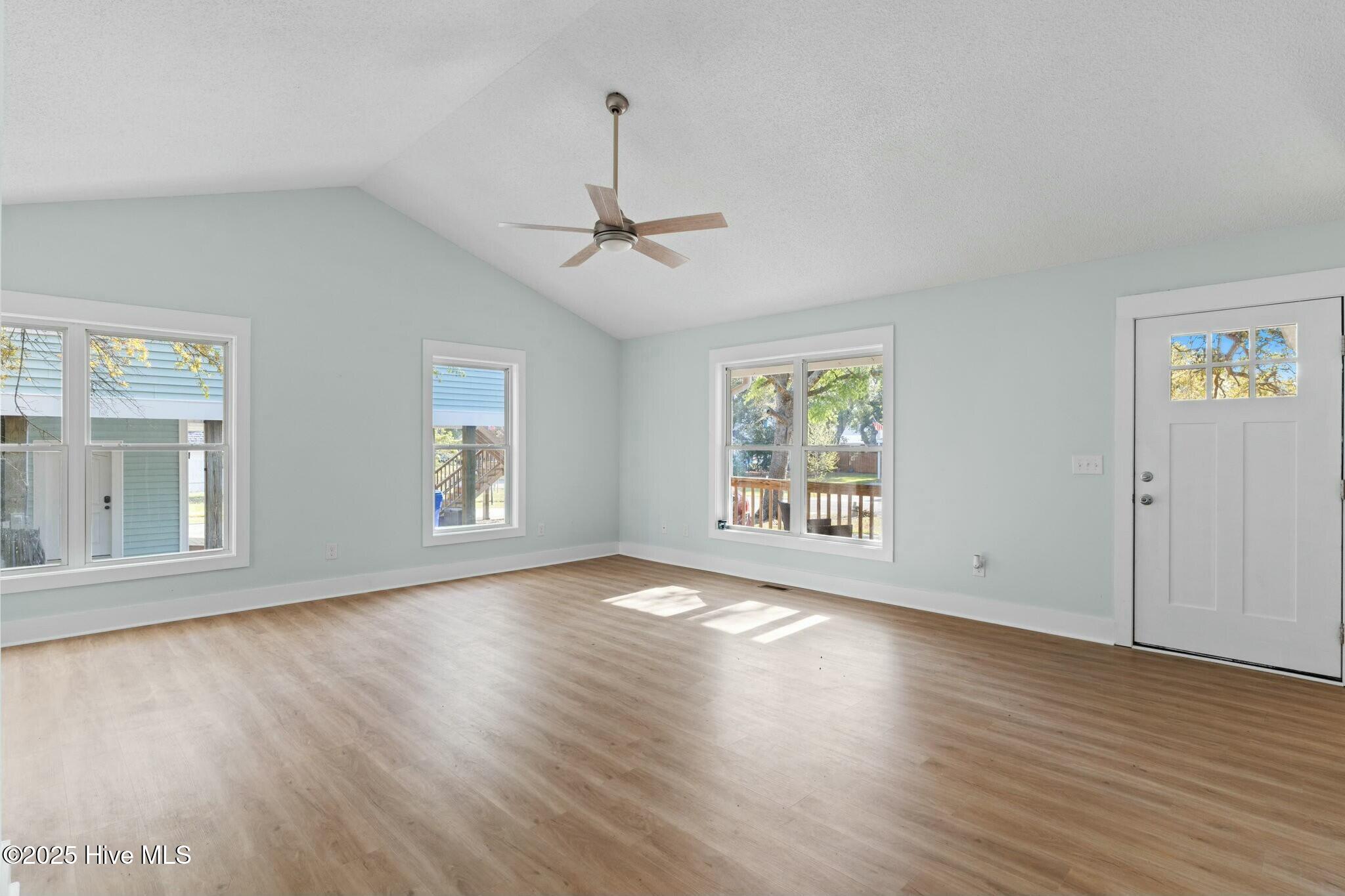 100501746 | Photo 12