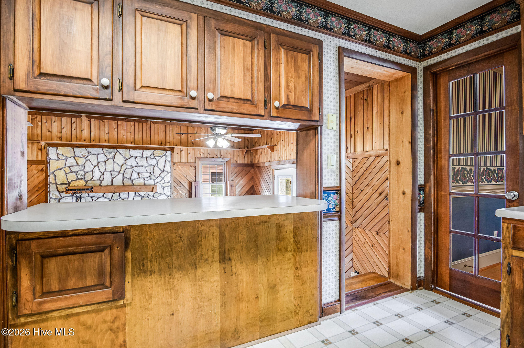 100565785 | Photo 18