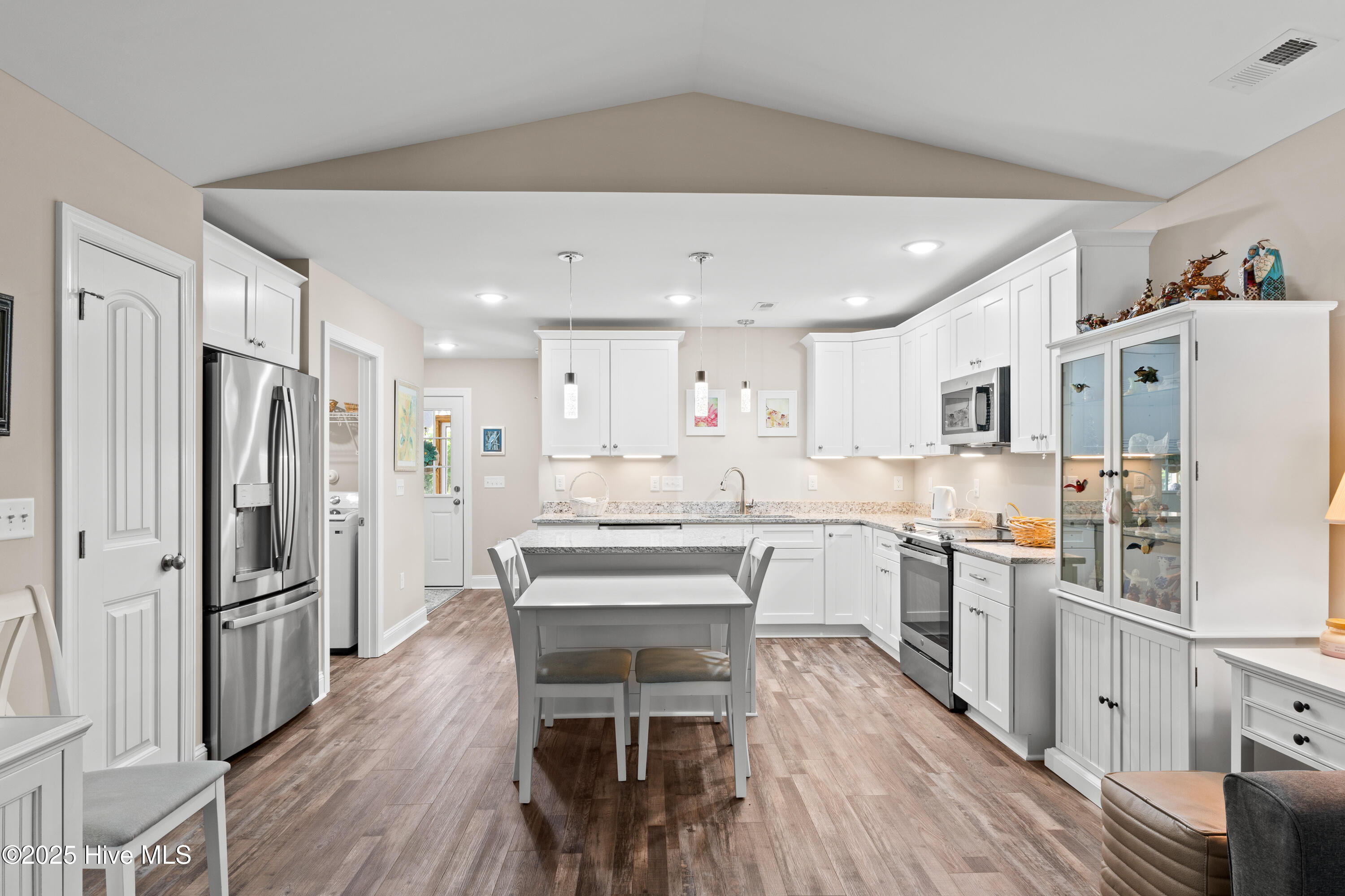 100527918 | Photo 12