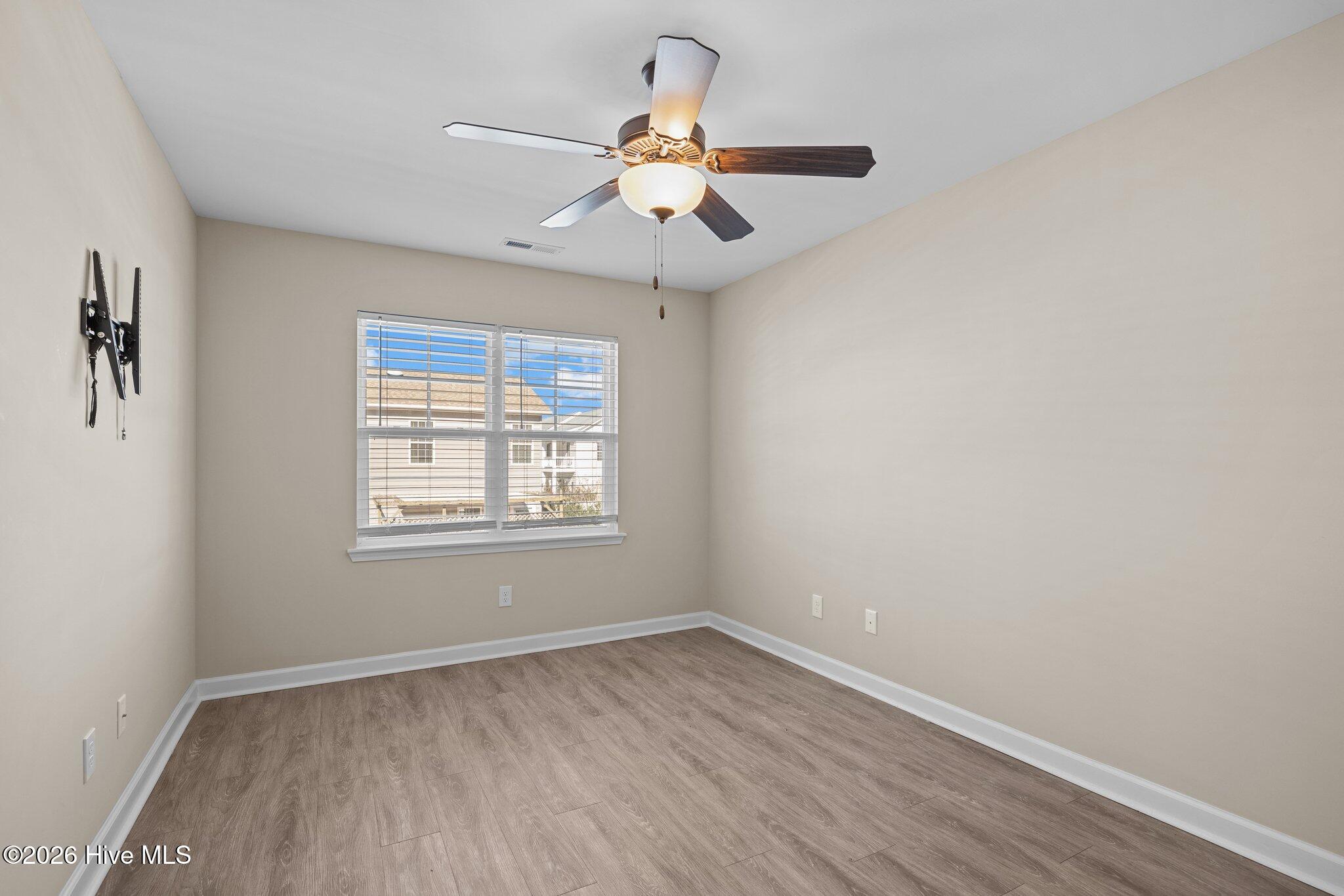 100547532 | Photo 26