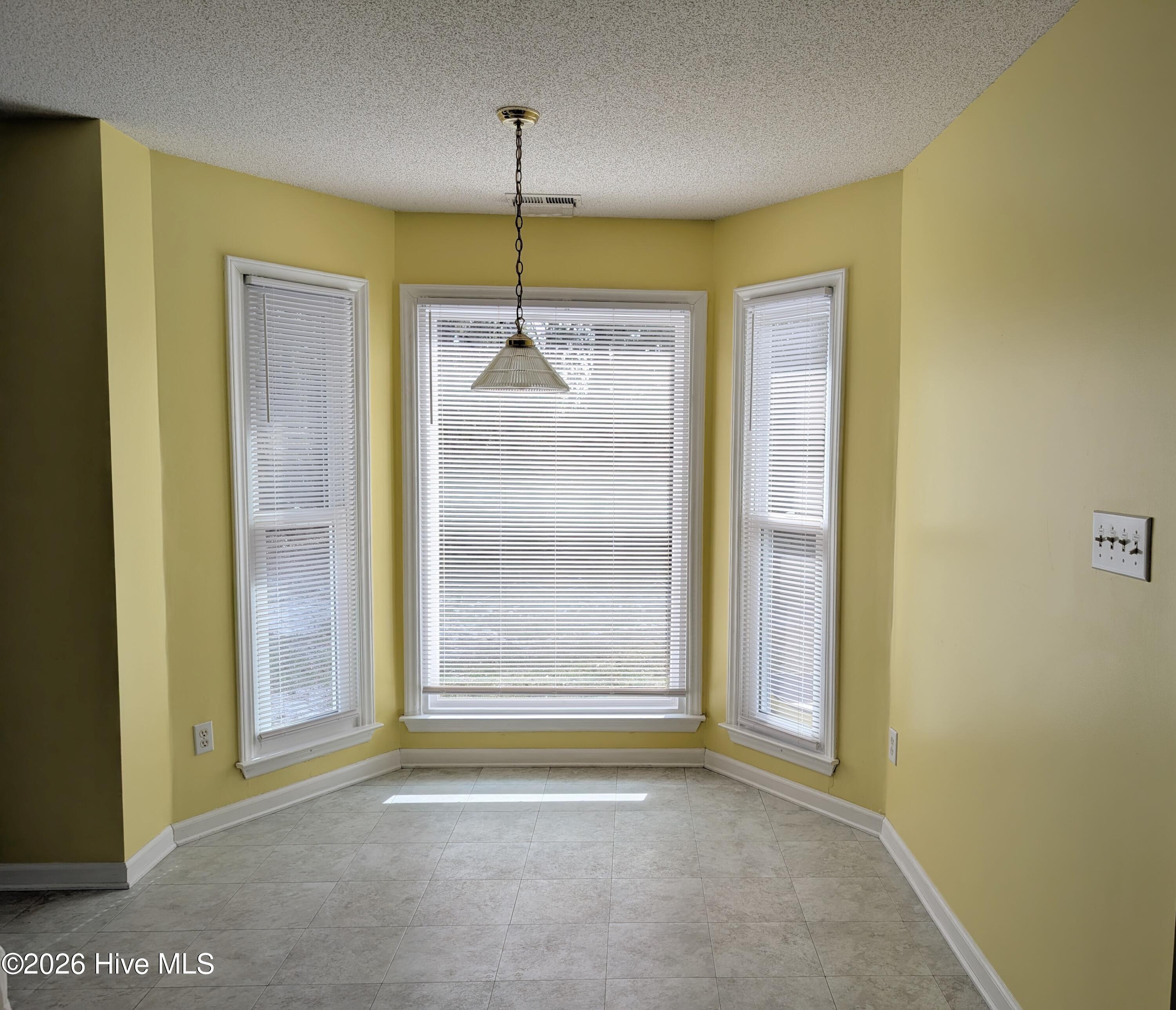 100561832 | Photo 15