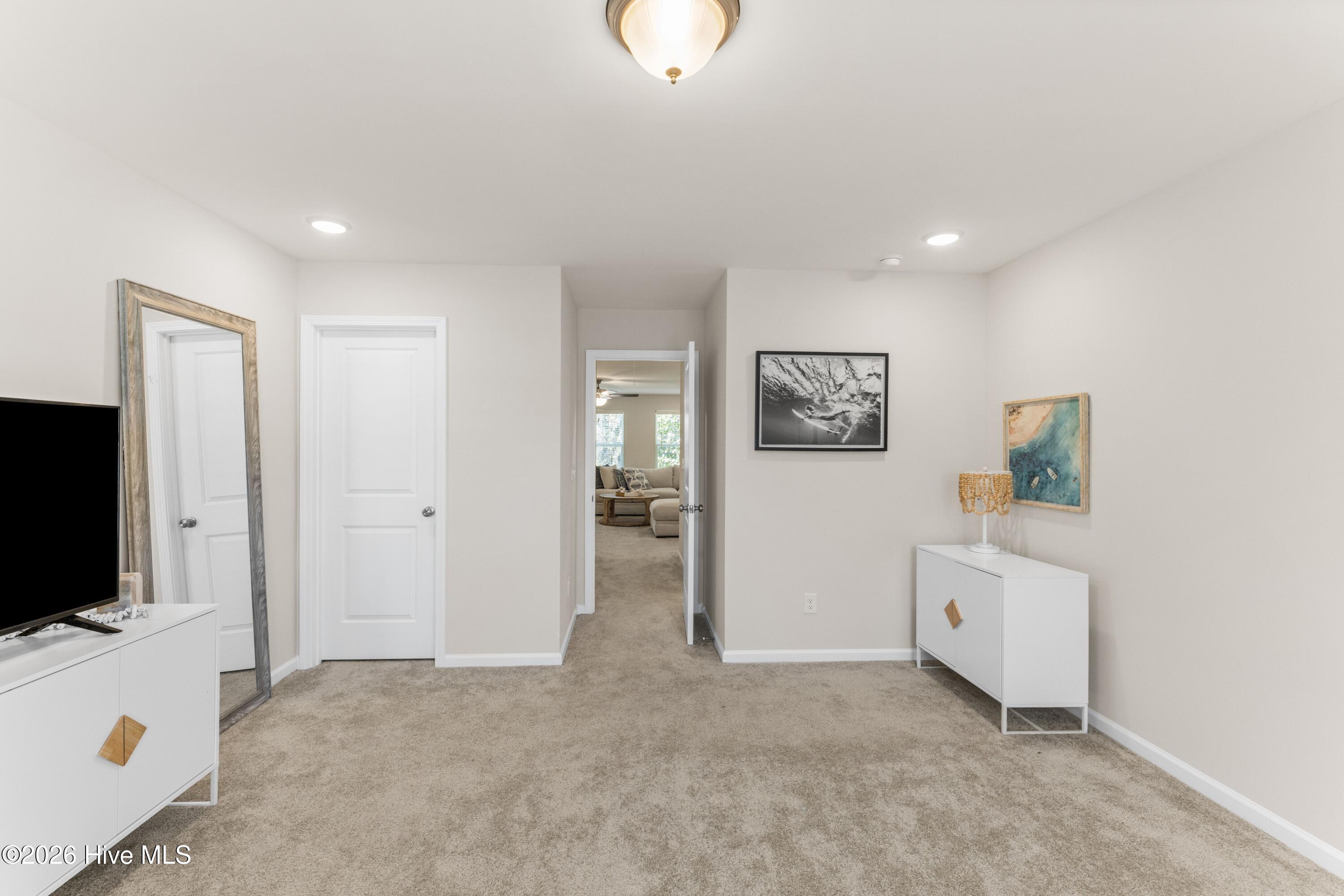 100561079 | Photo 25