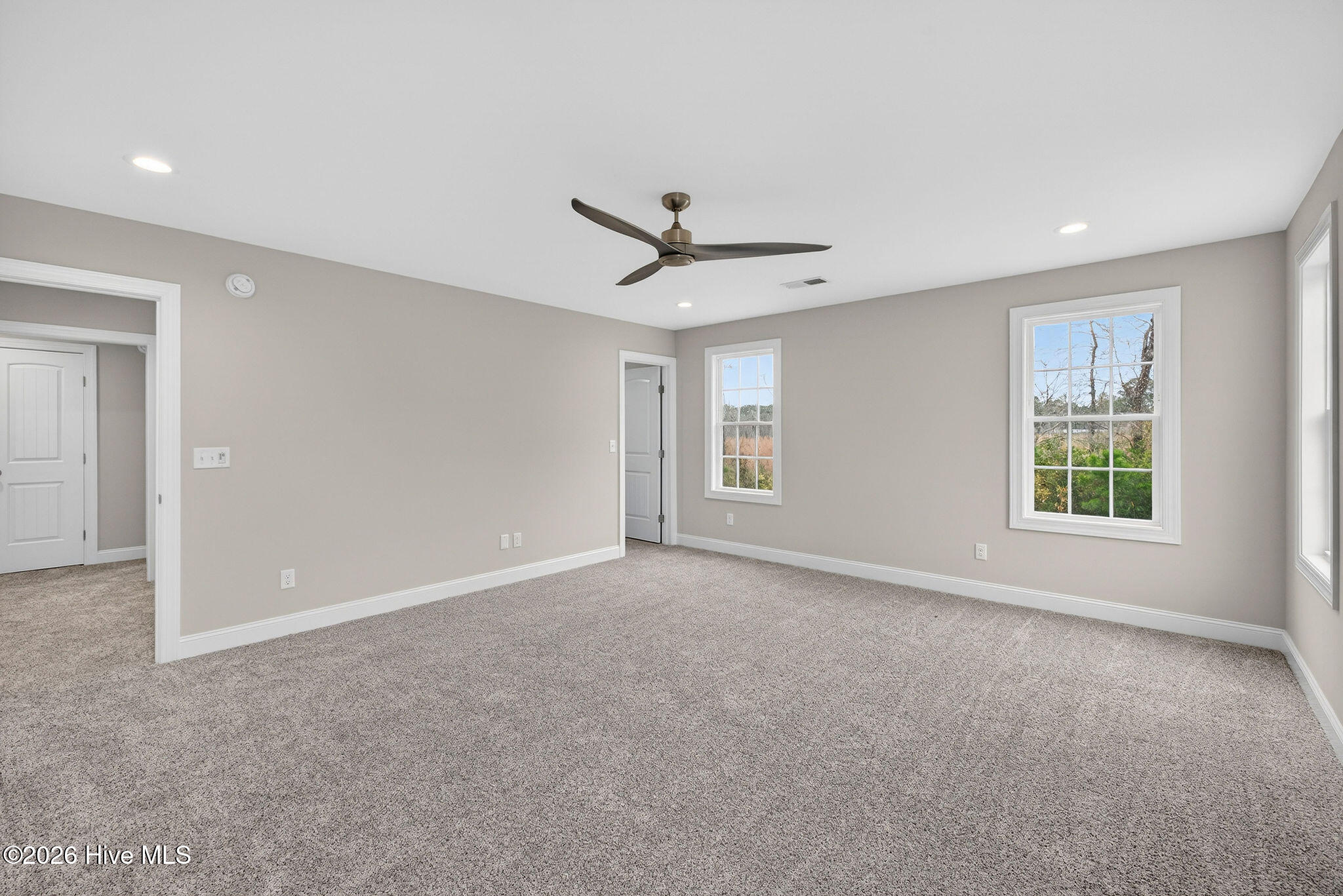 100548274 | Photo 20