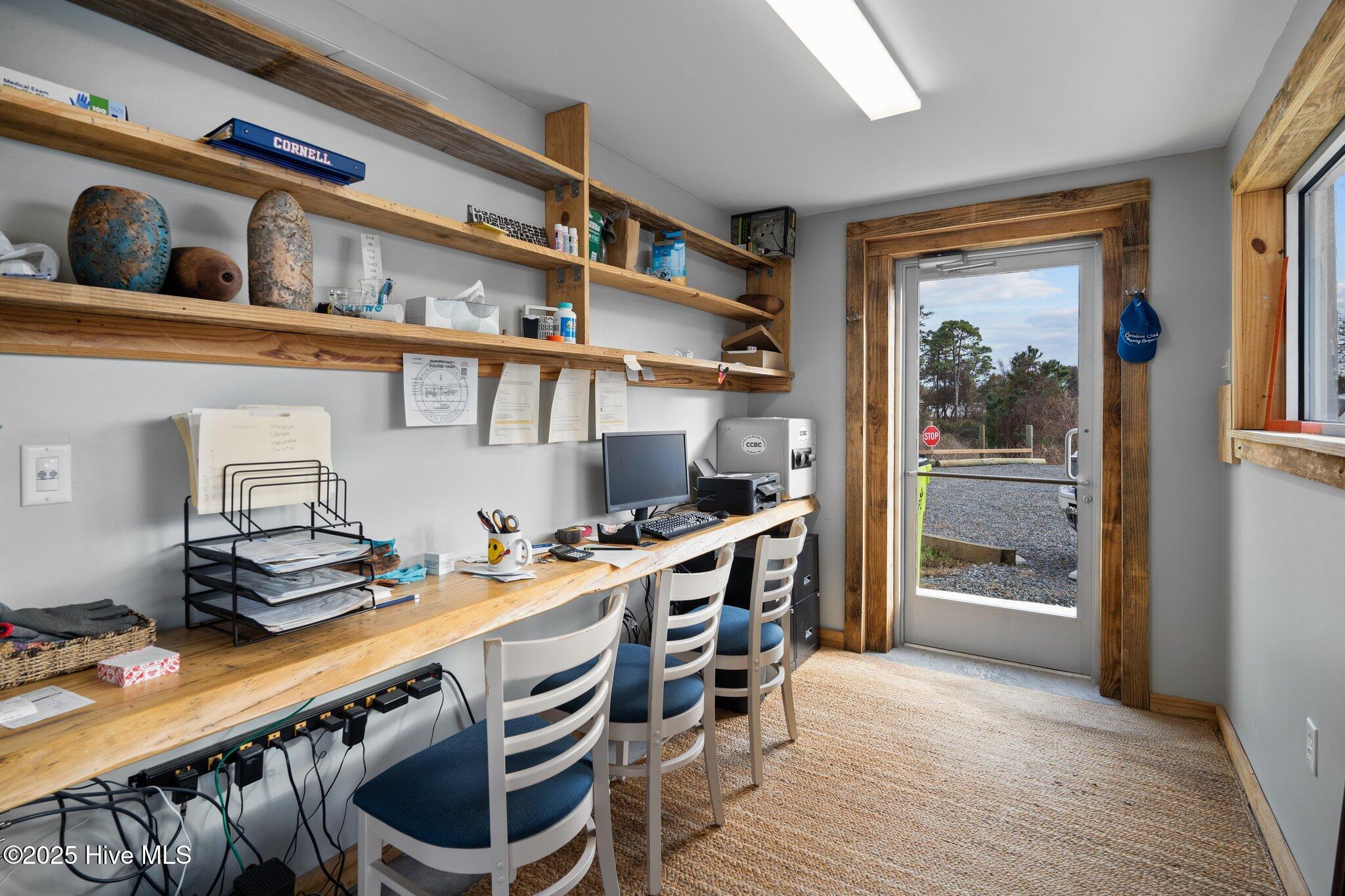 100545245 | Photo 24