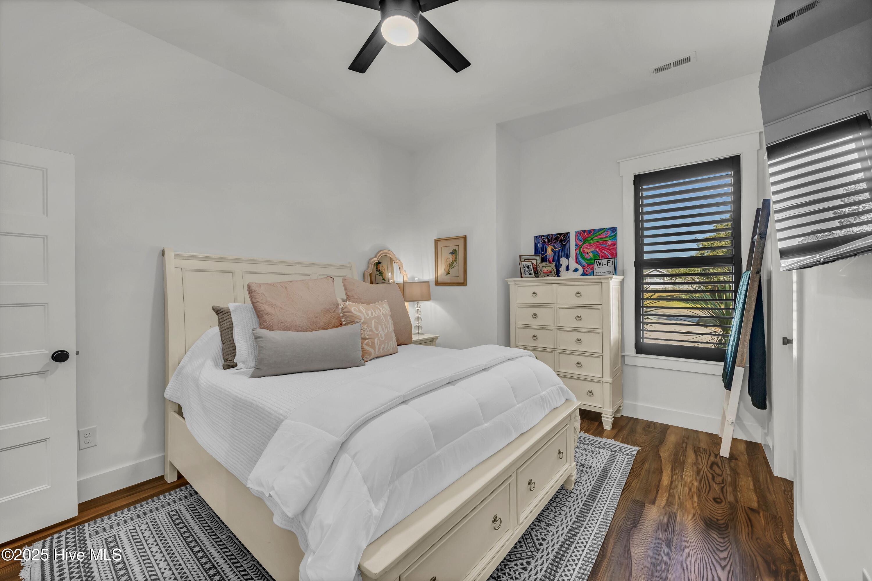 100543127 | Photo 41