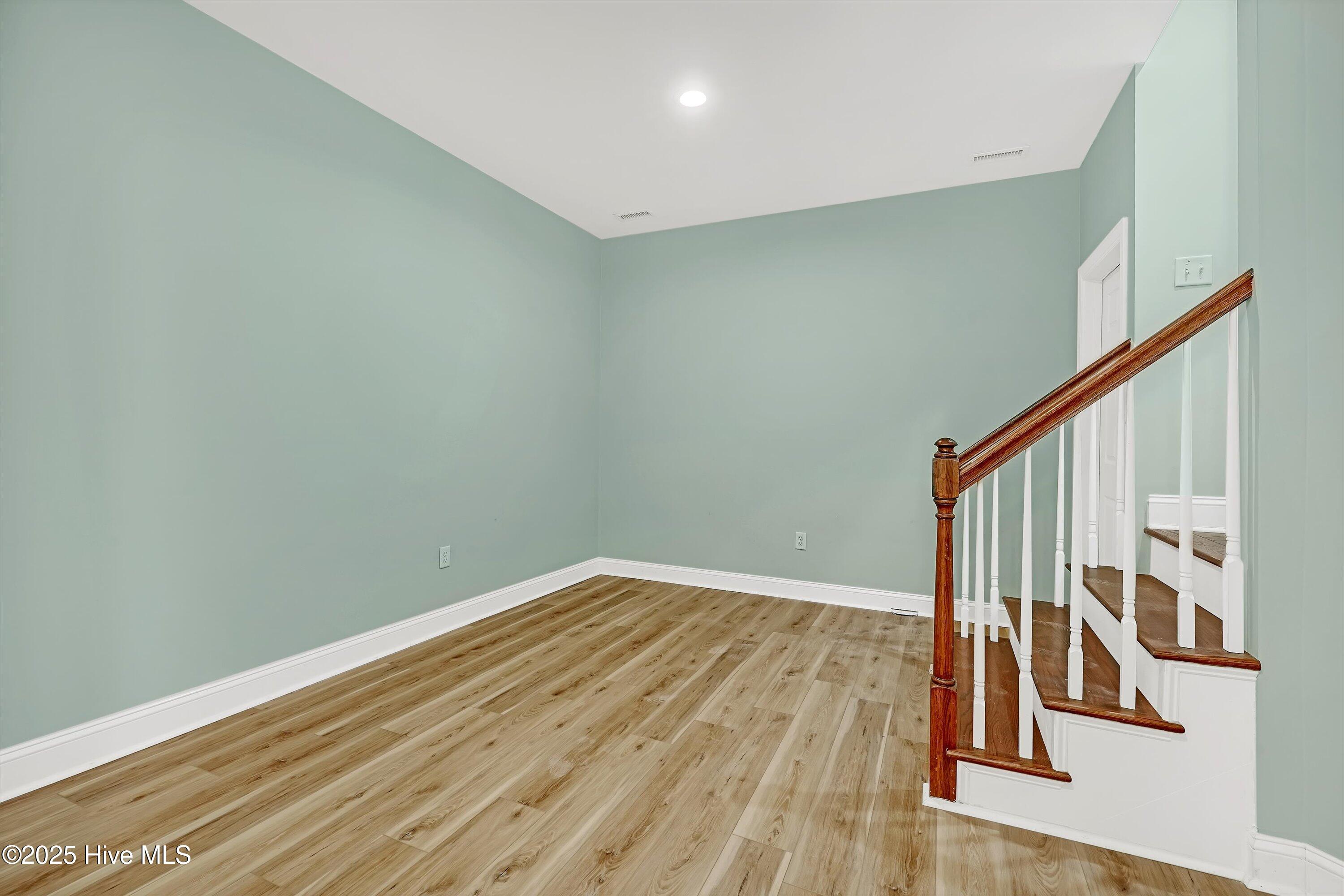 100537477 | Photo 51