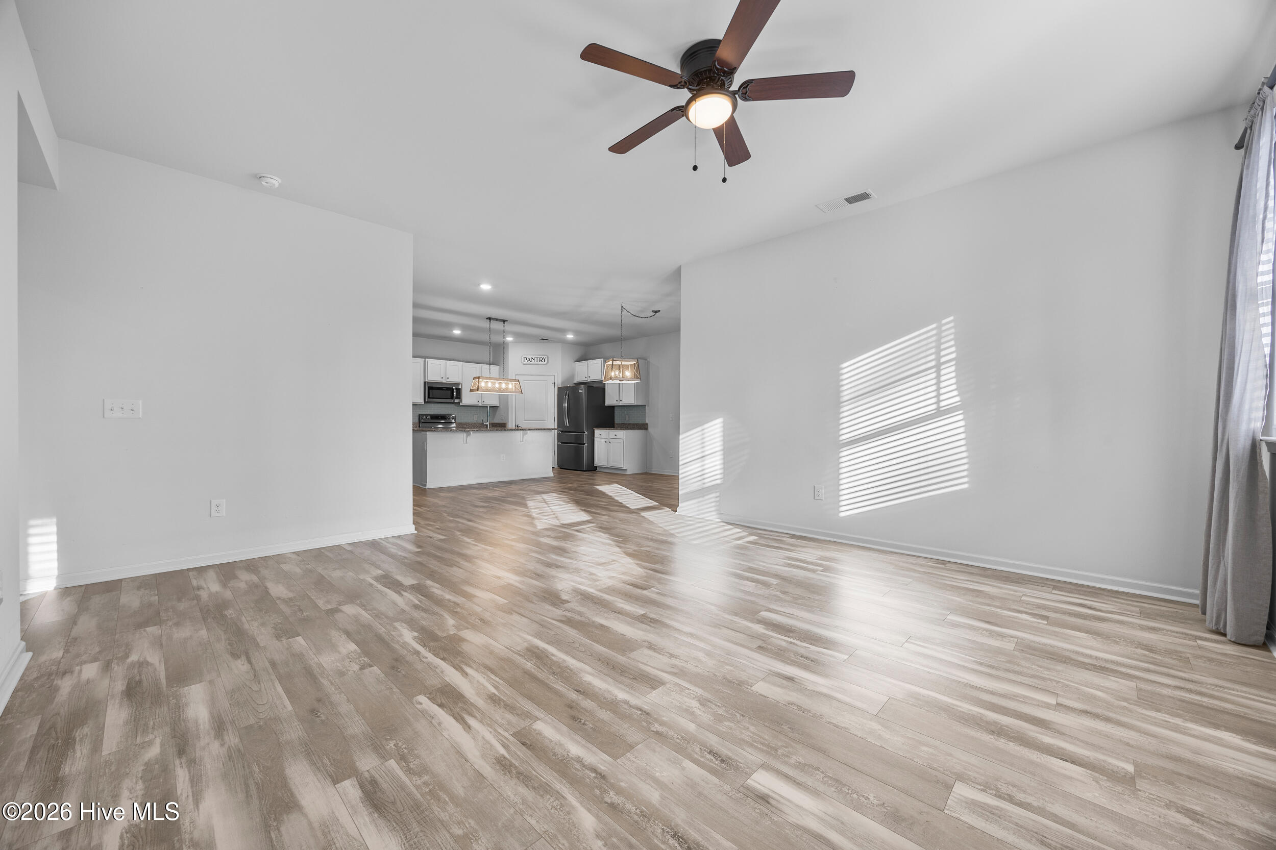 100552645 | Photo 26