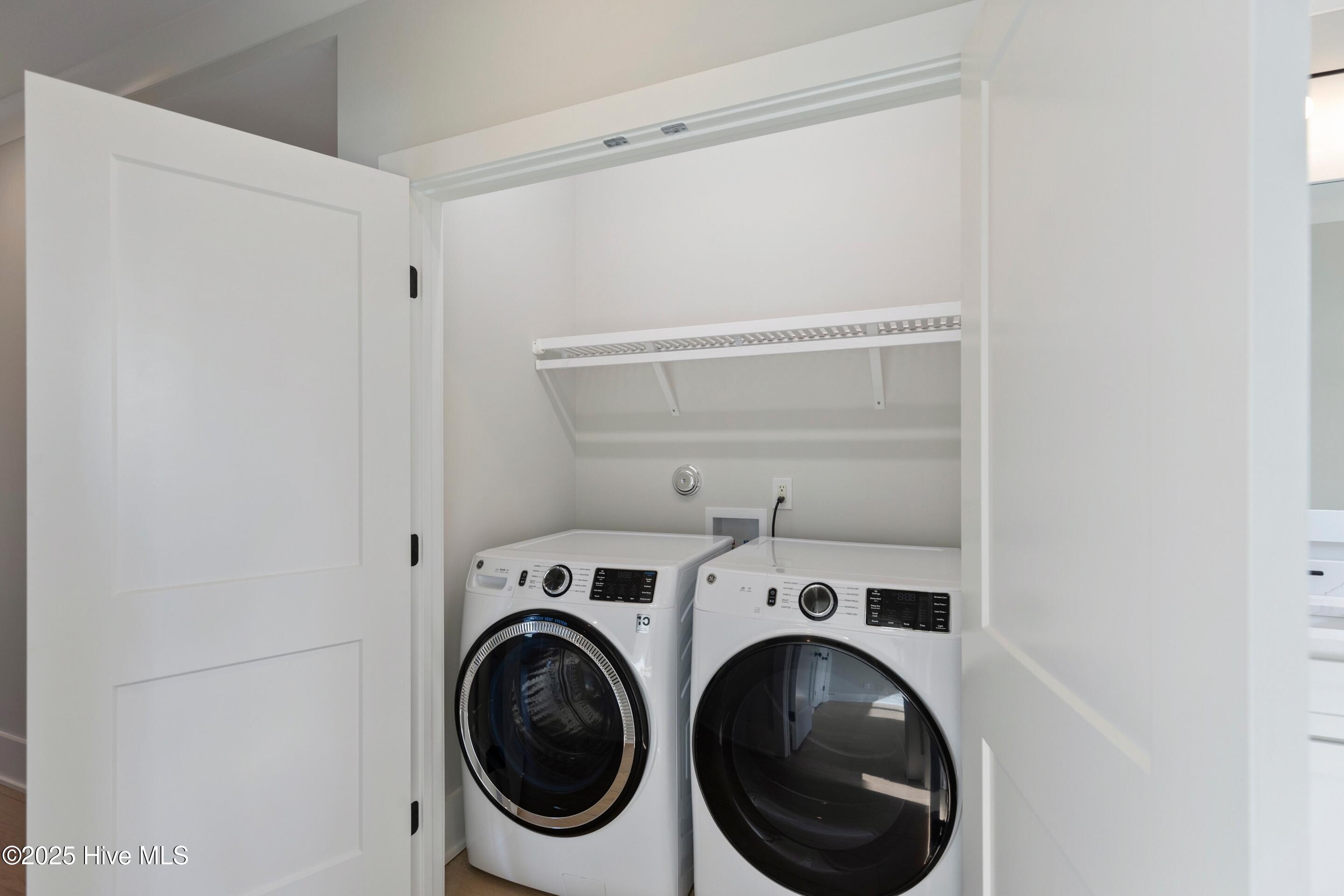 100544880 | Photo 44