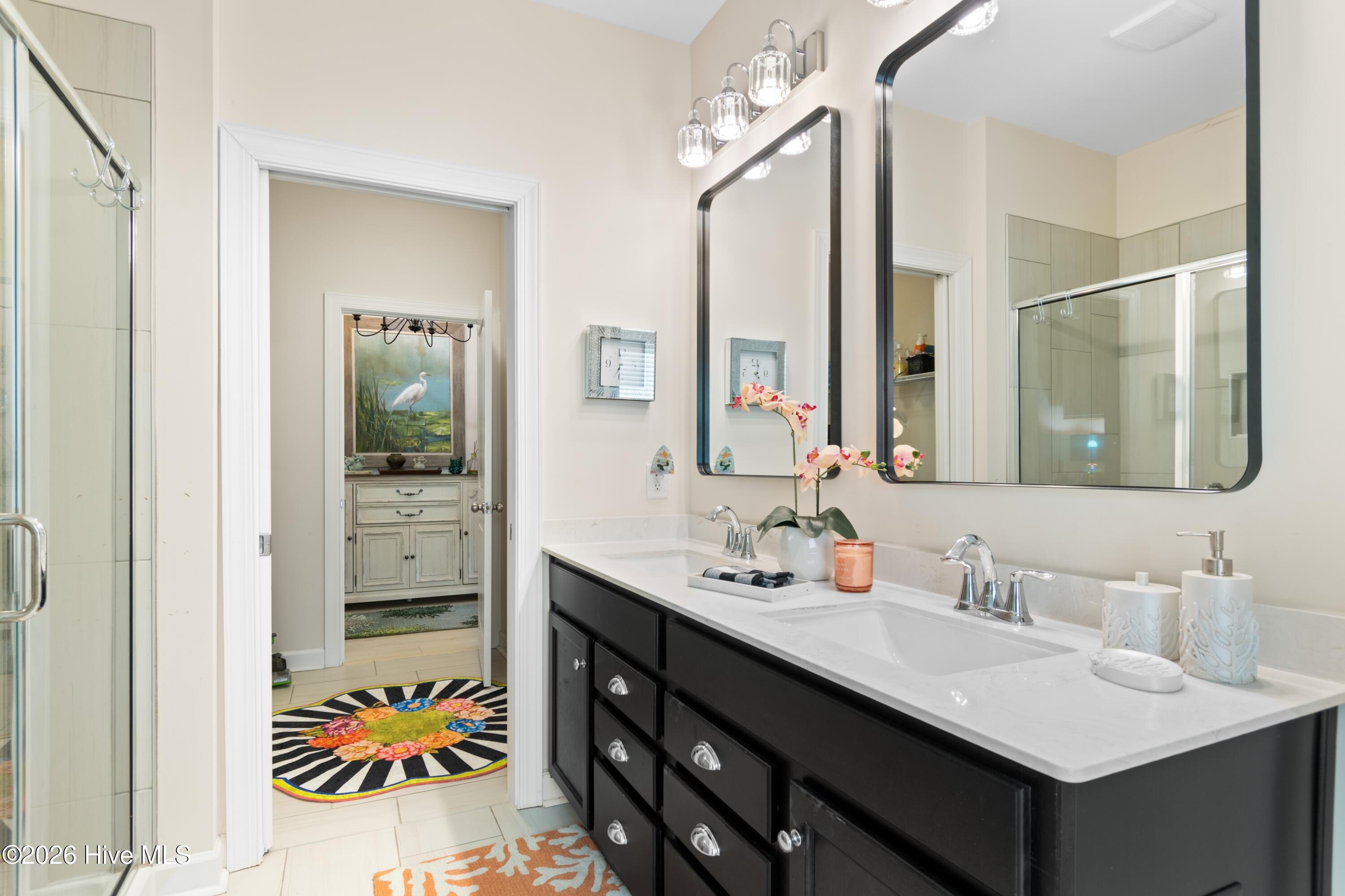 100561592 | Photo 26