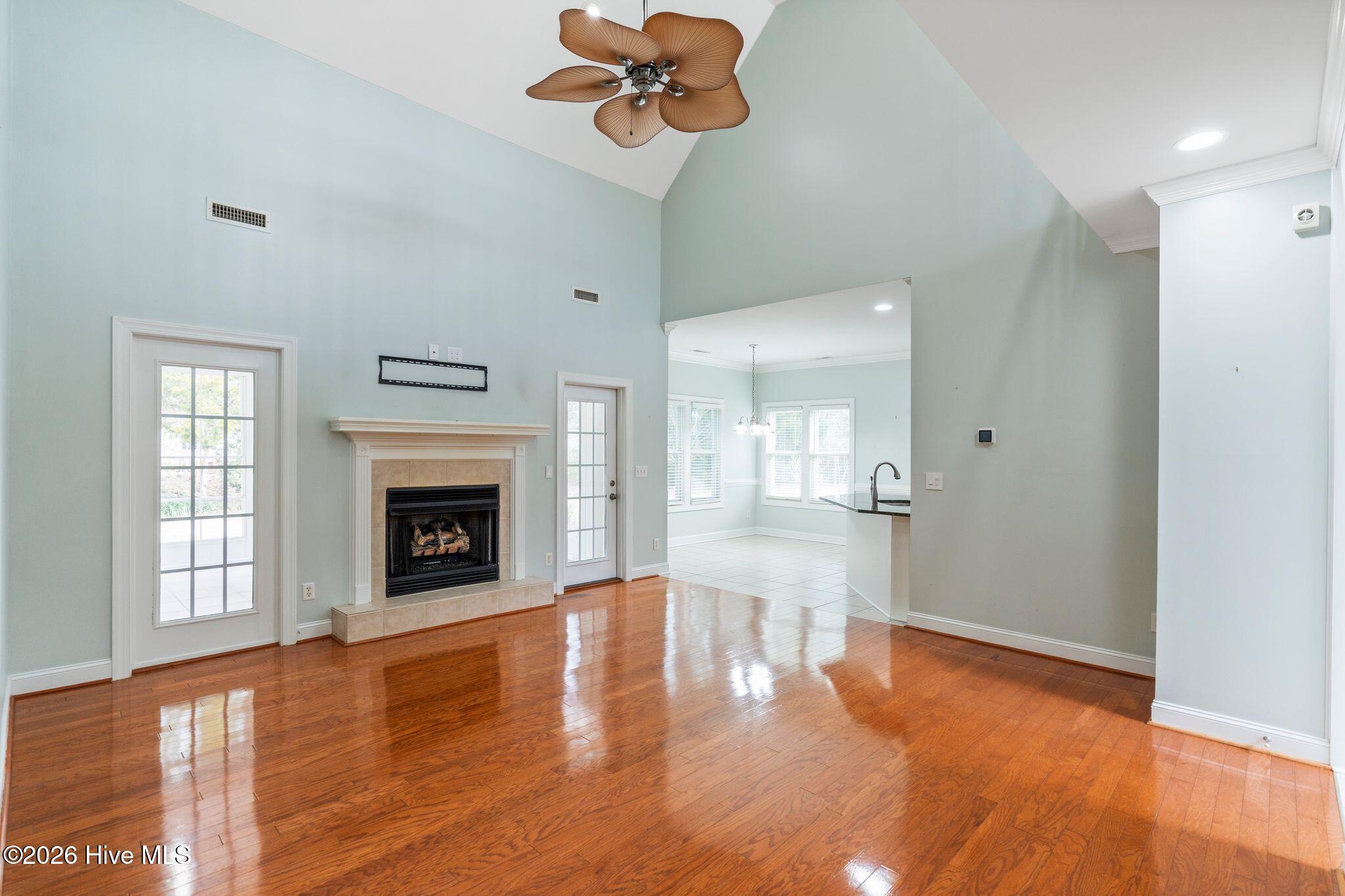 100552606 | Photo 11