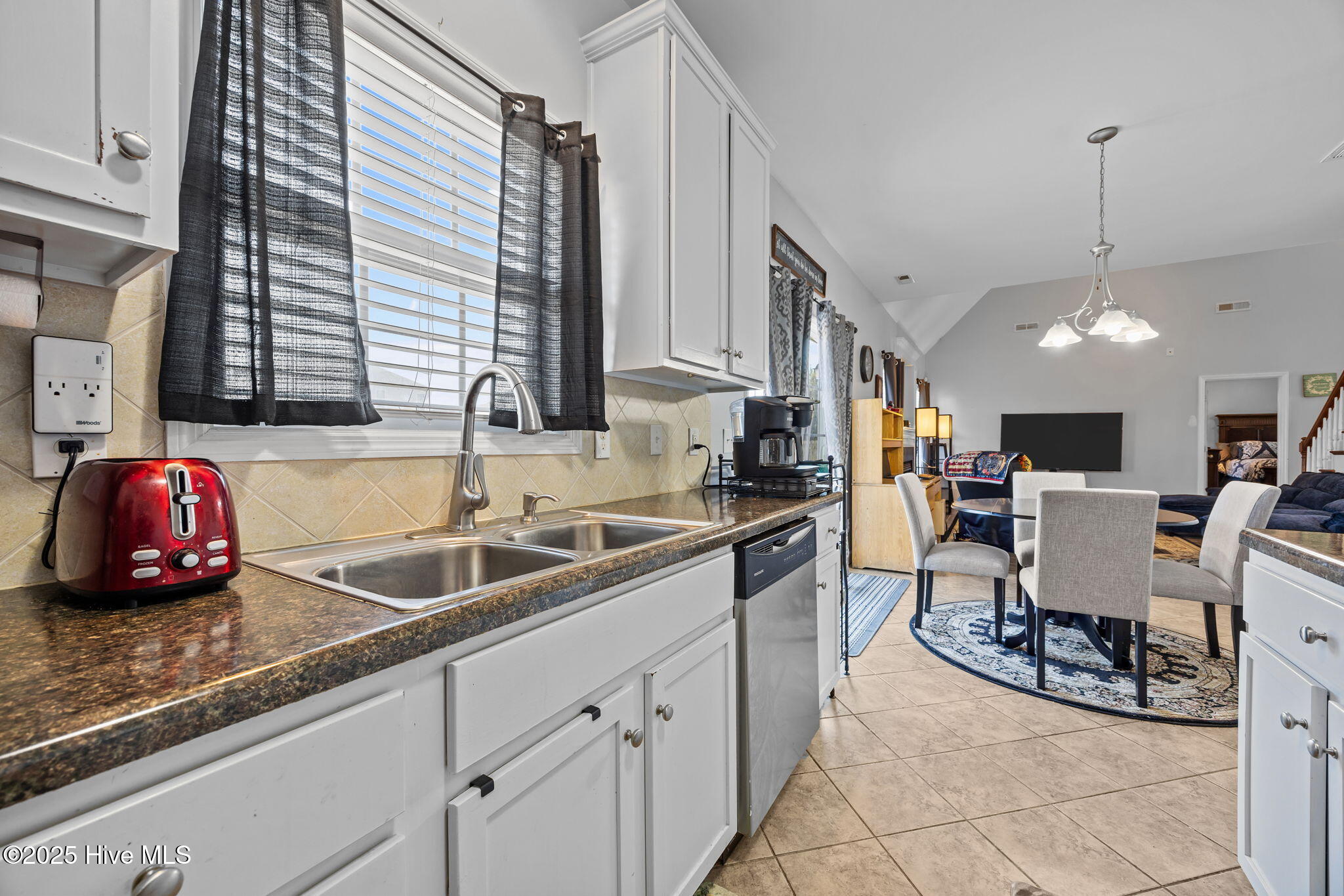 100532317 | Photo 25