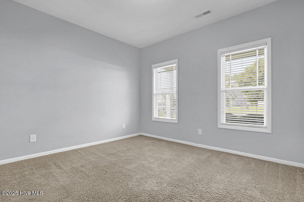 100549673 | Photo 17