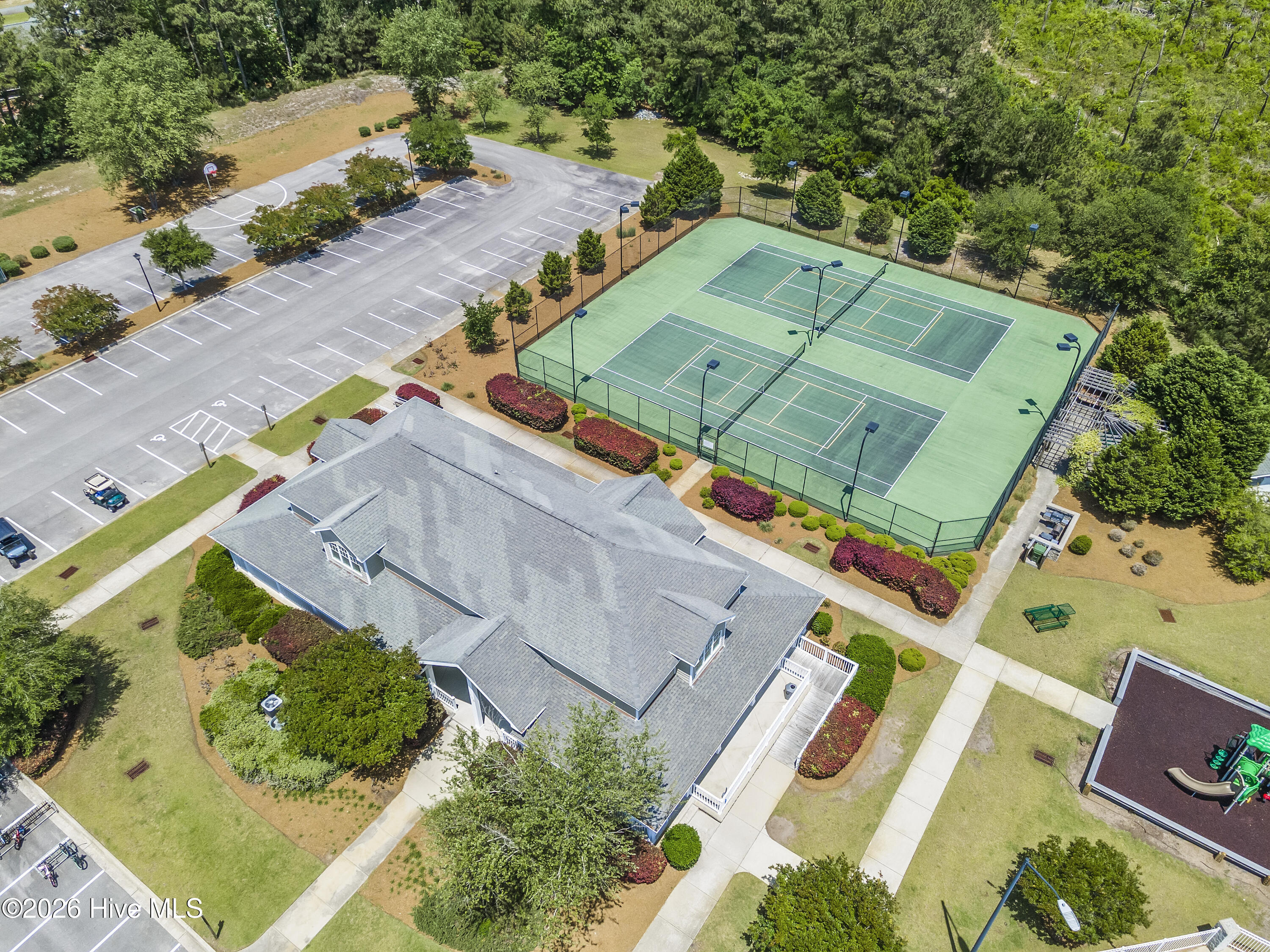 100562110 | Photo 80