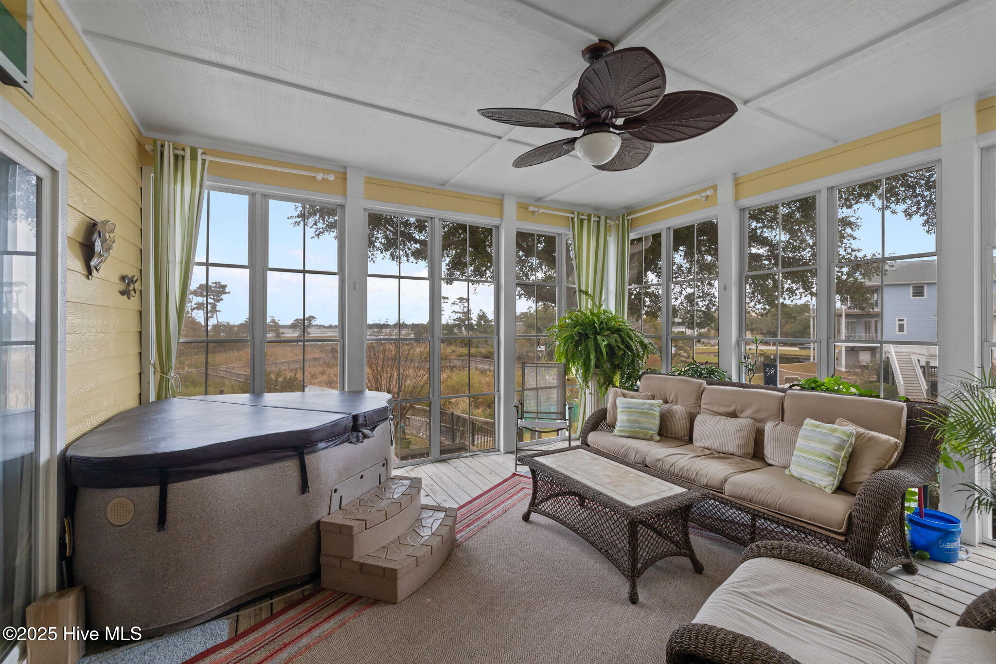 100558130 | Photo 33