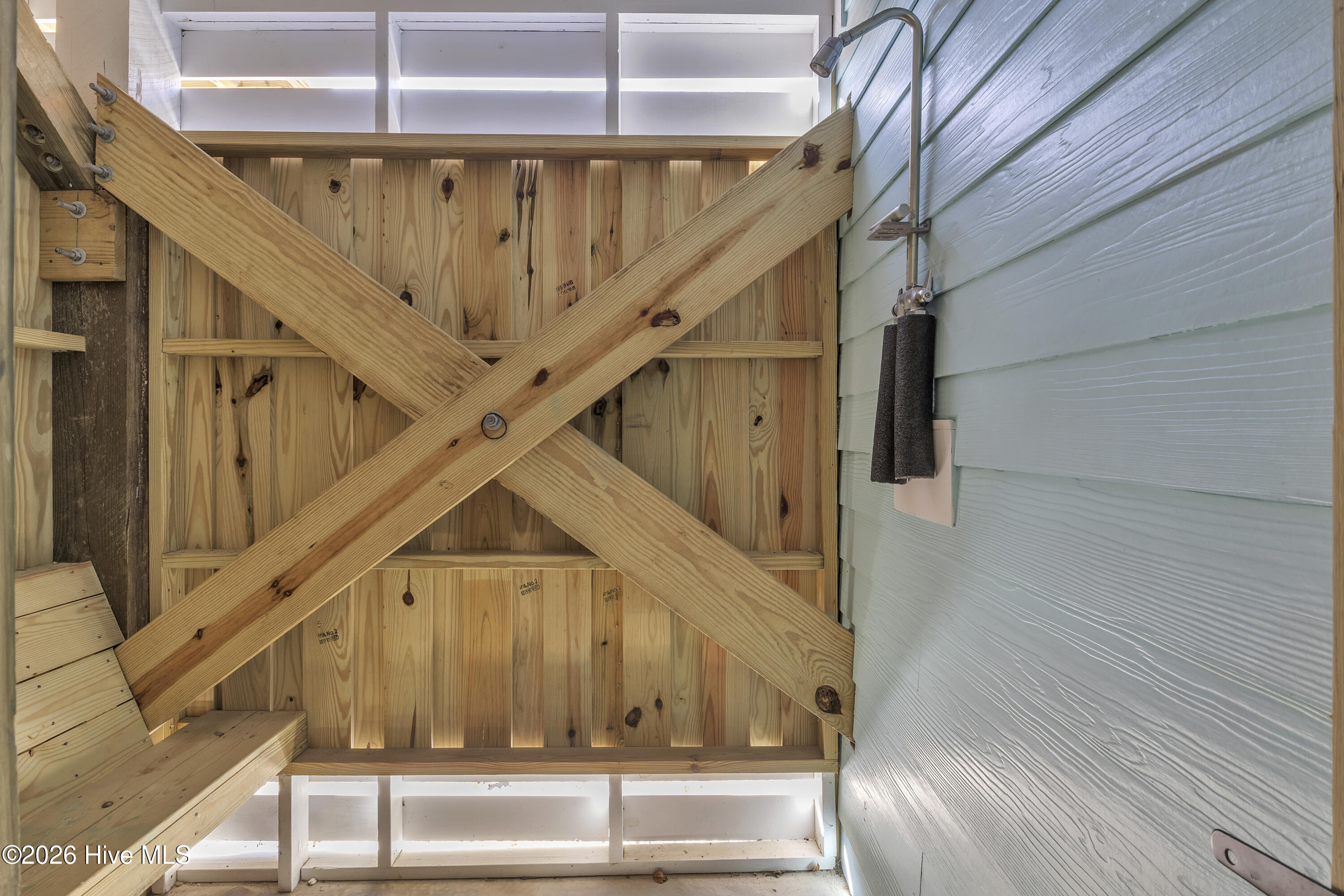 100549565 | Photo 75