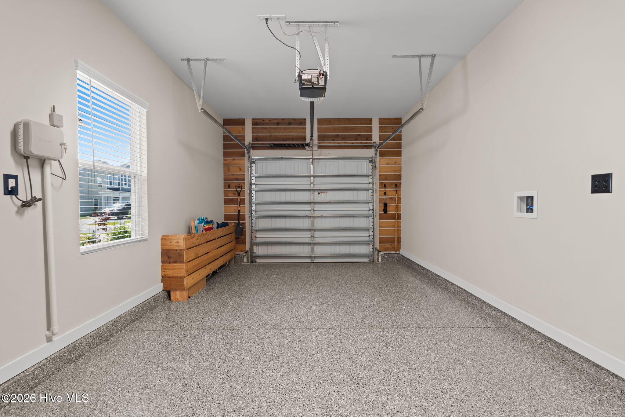 100567065 | Photo 38