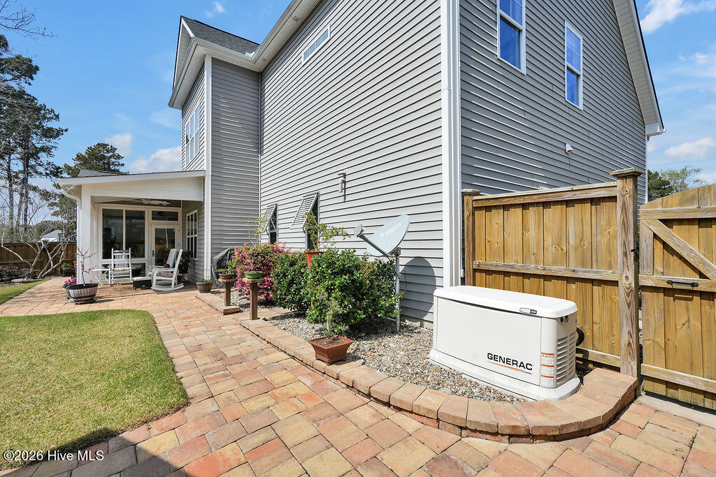 100561587 | Photo 40