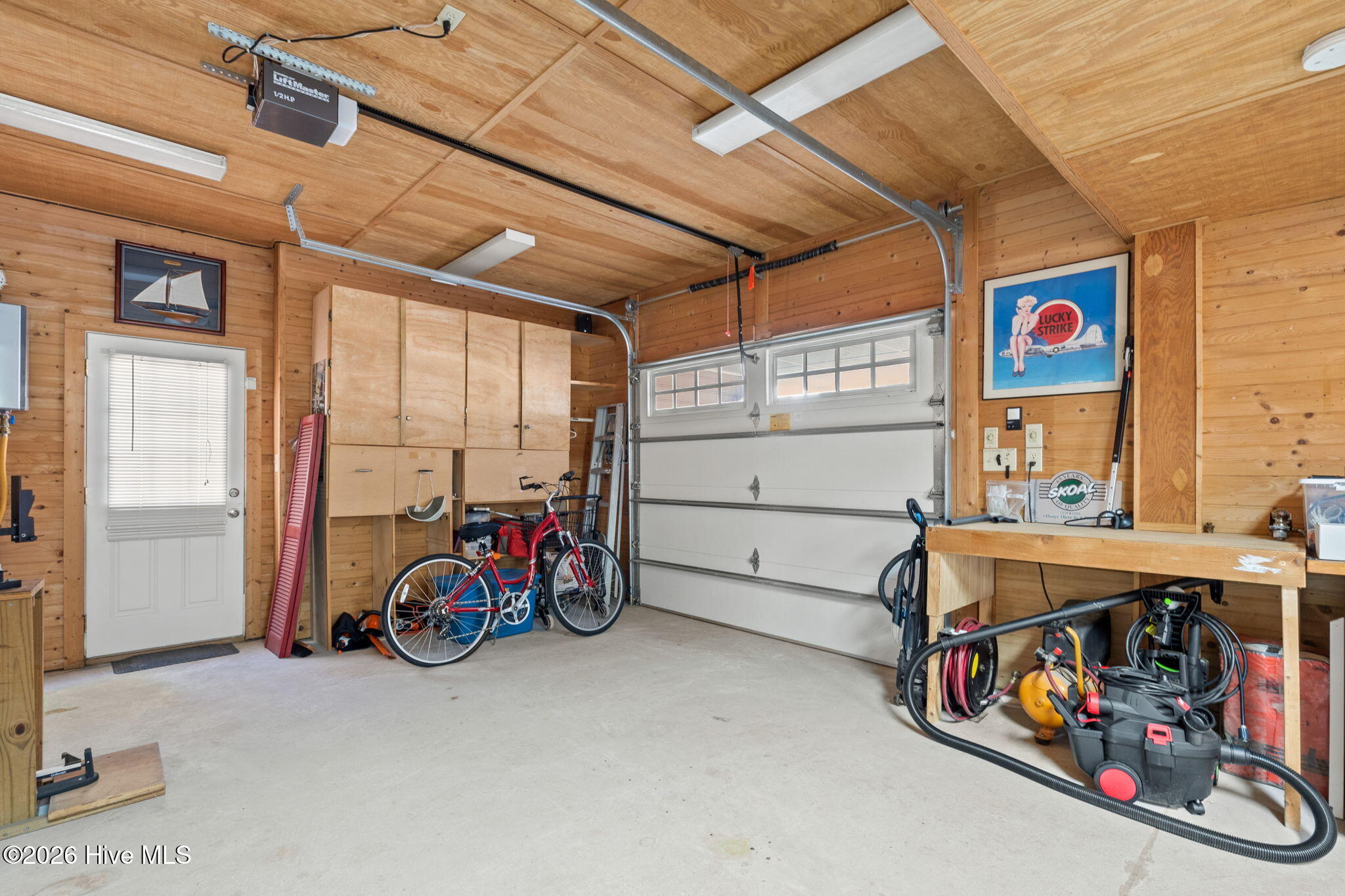 100566344 | Photo 26