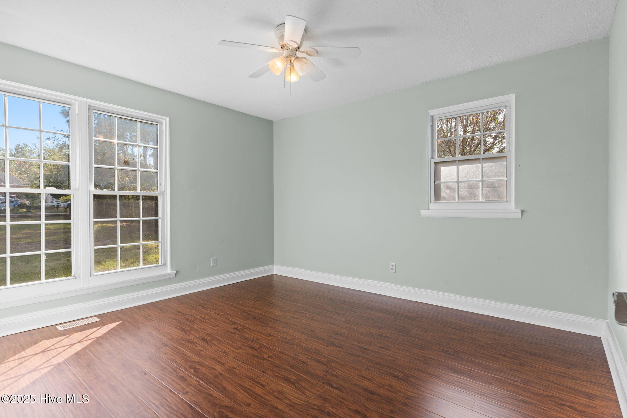 100543279 | Photo 32