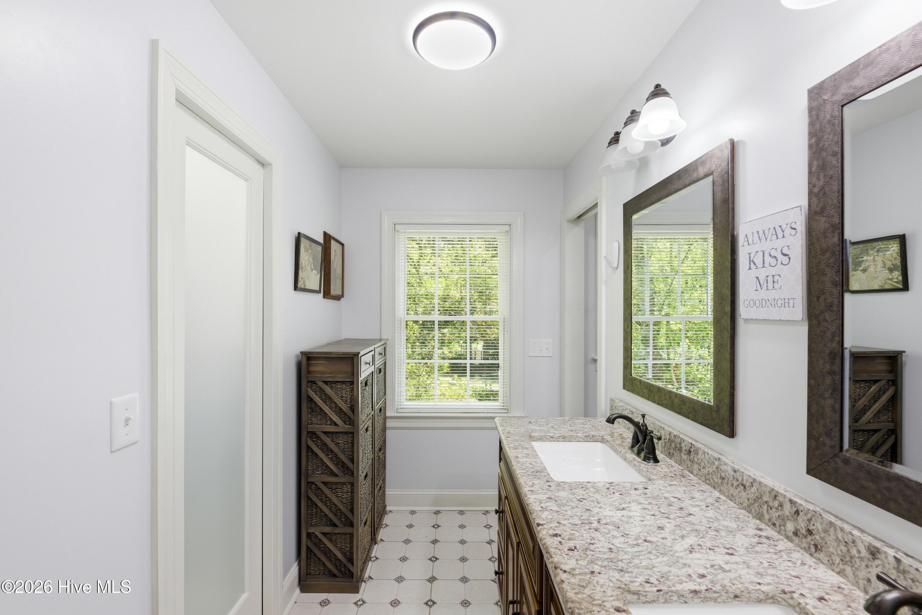 100566267 | Photo 26