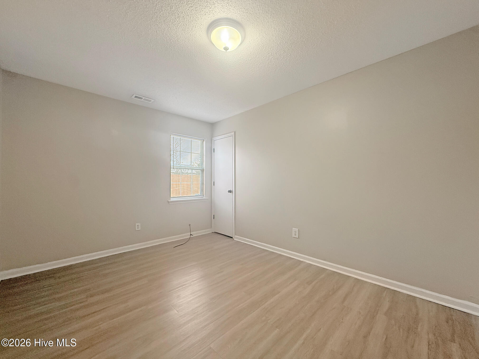 100553923 | Photo 14