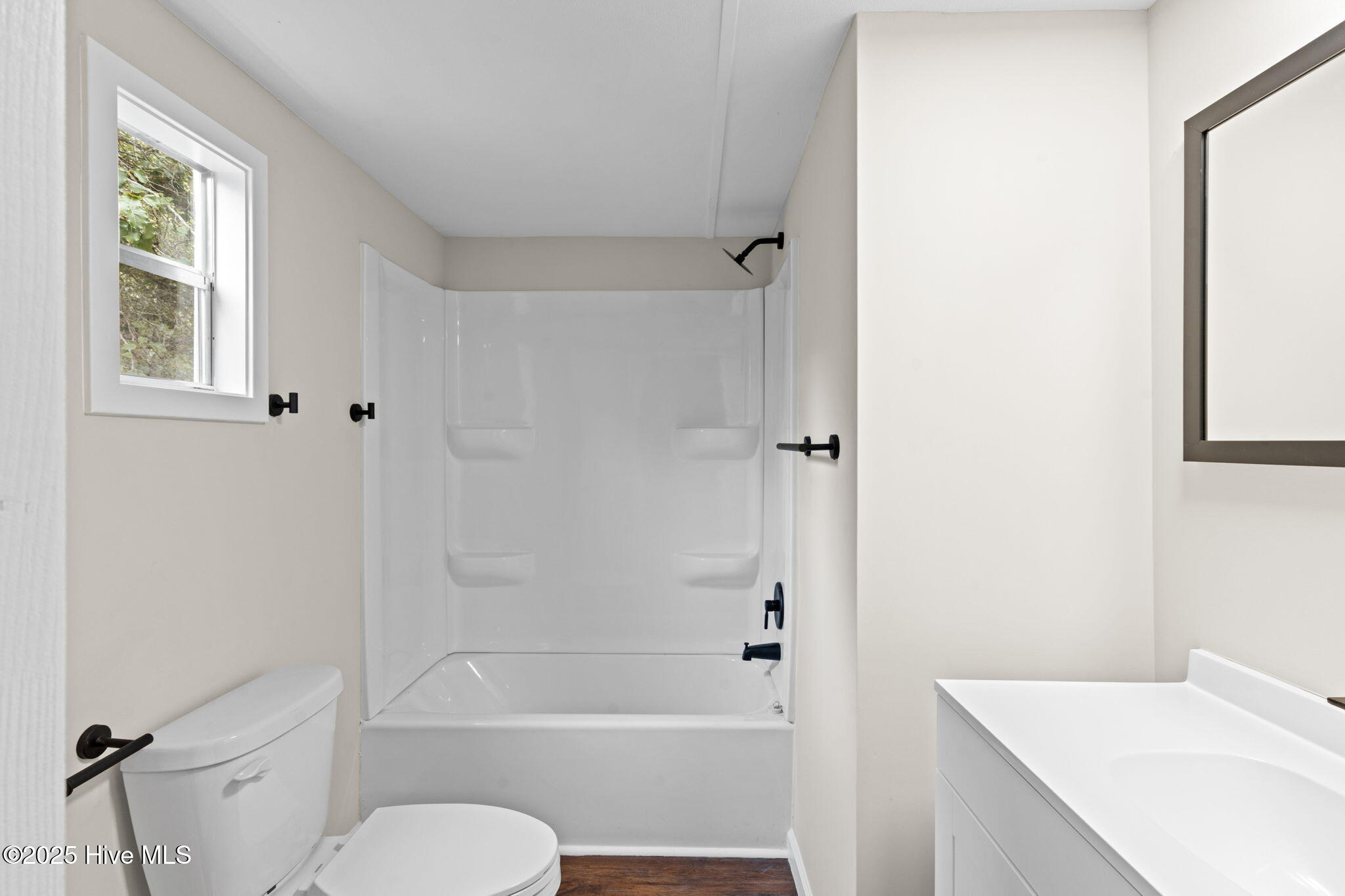 100514432 | Photo 25