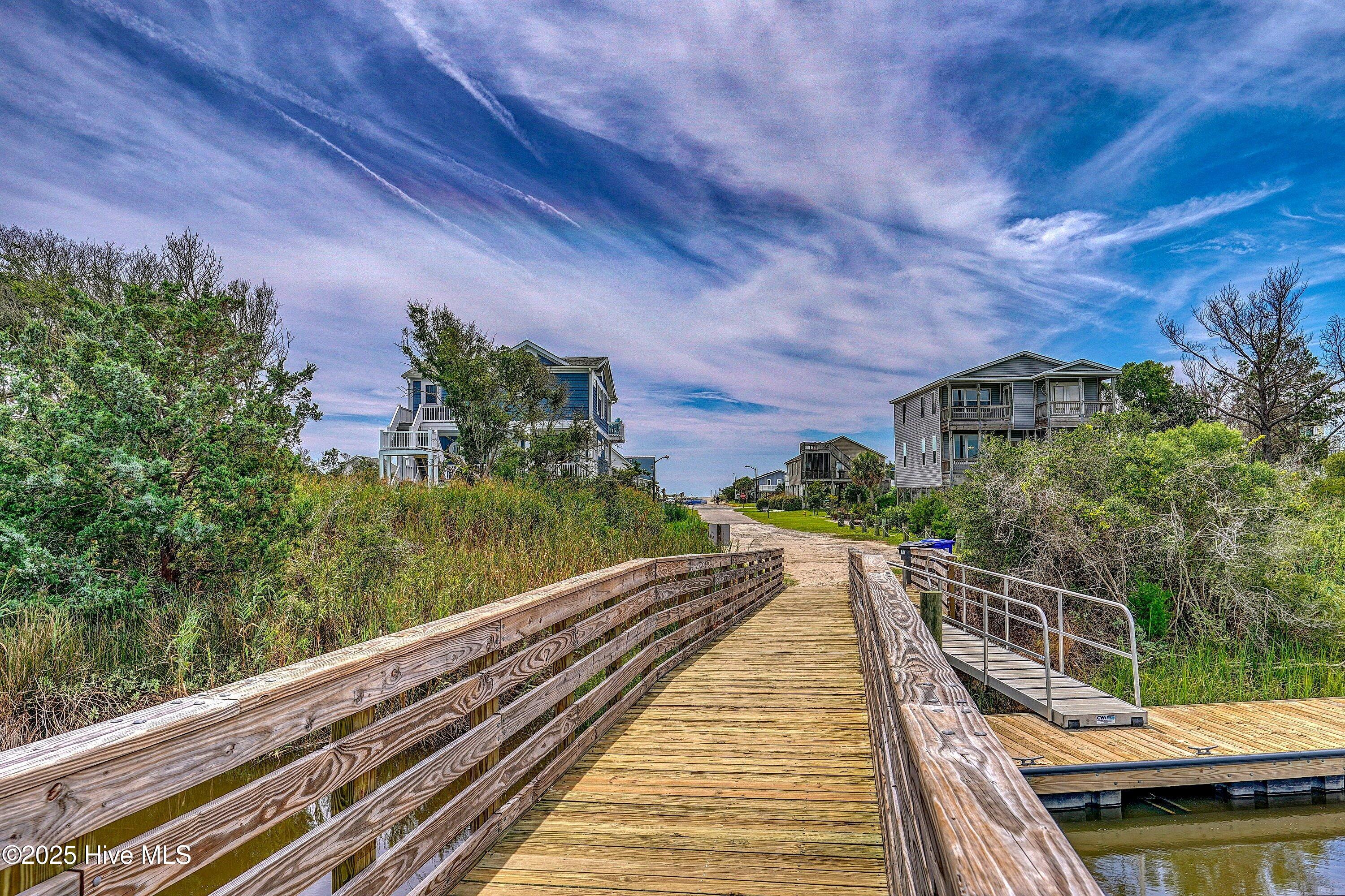 100527837 | Photo 51