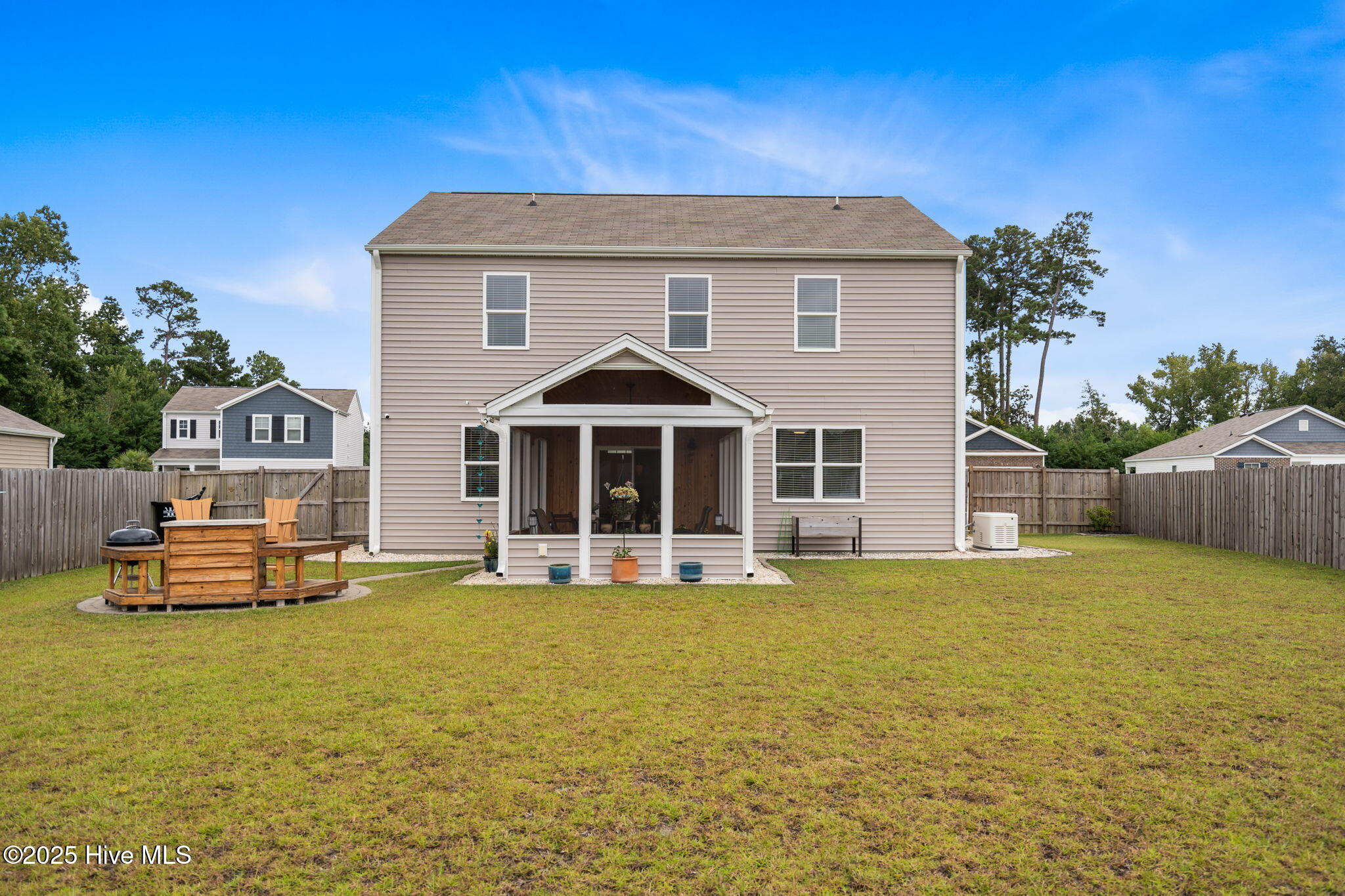 100532297 | Photo 33